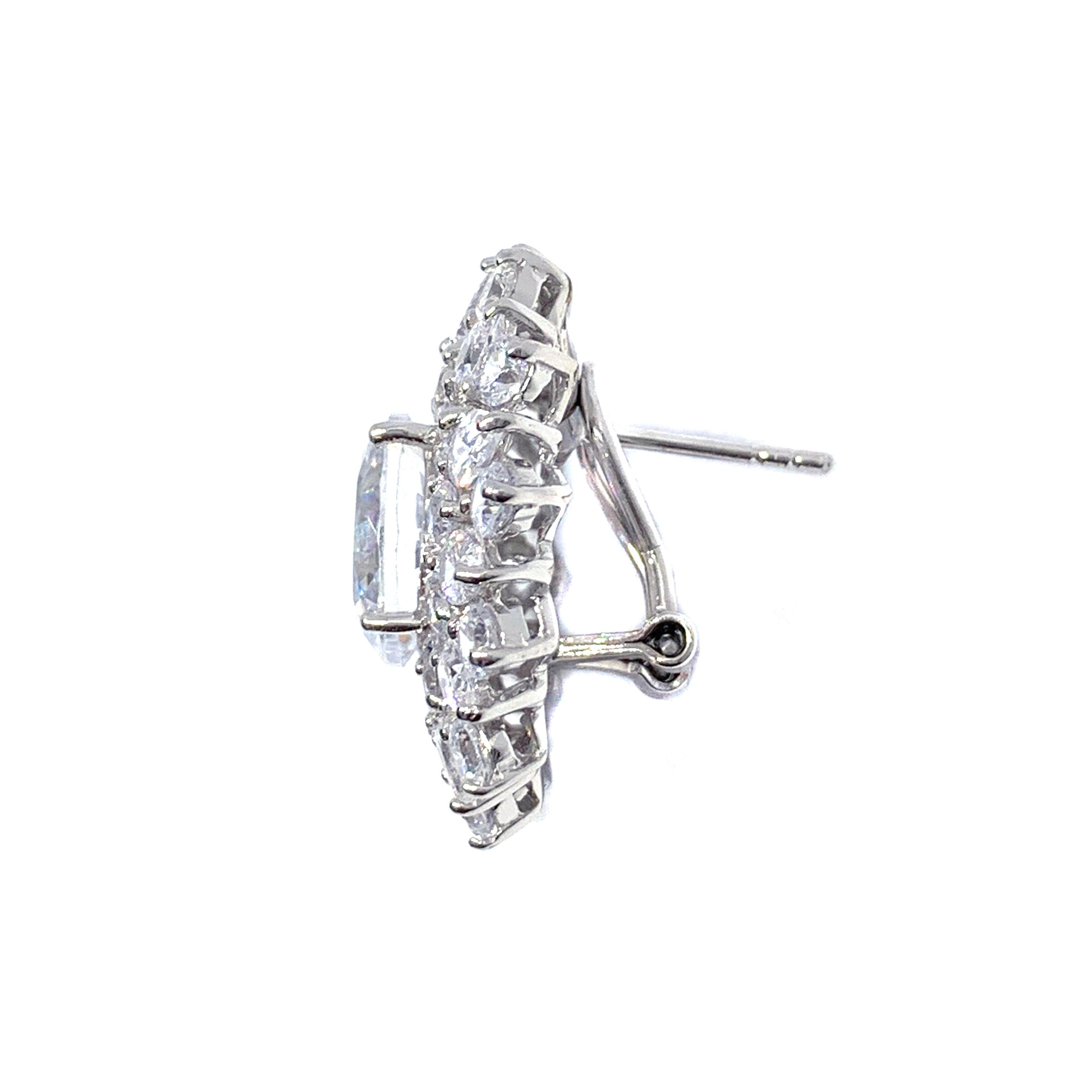 Bijoux Num Elegant Faux Diamond Cluster Earrings In New Condition In Los Angeles, CA