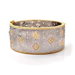 Bijoux Num Fabulous Clover Patten Wide Bangle Bracelet