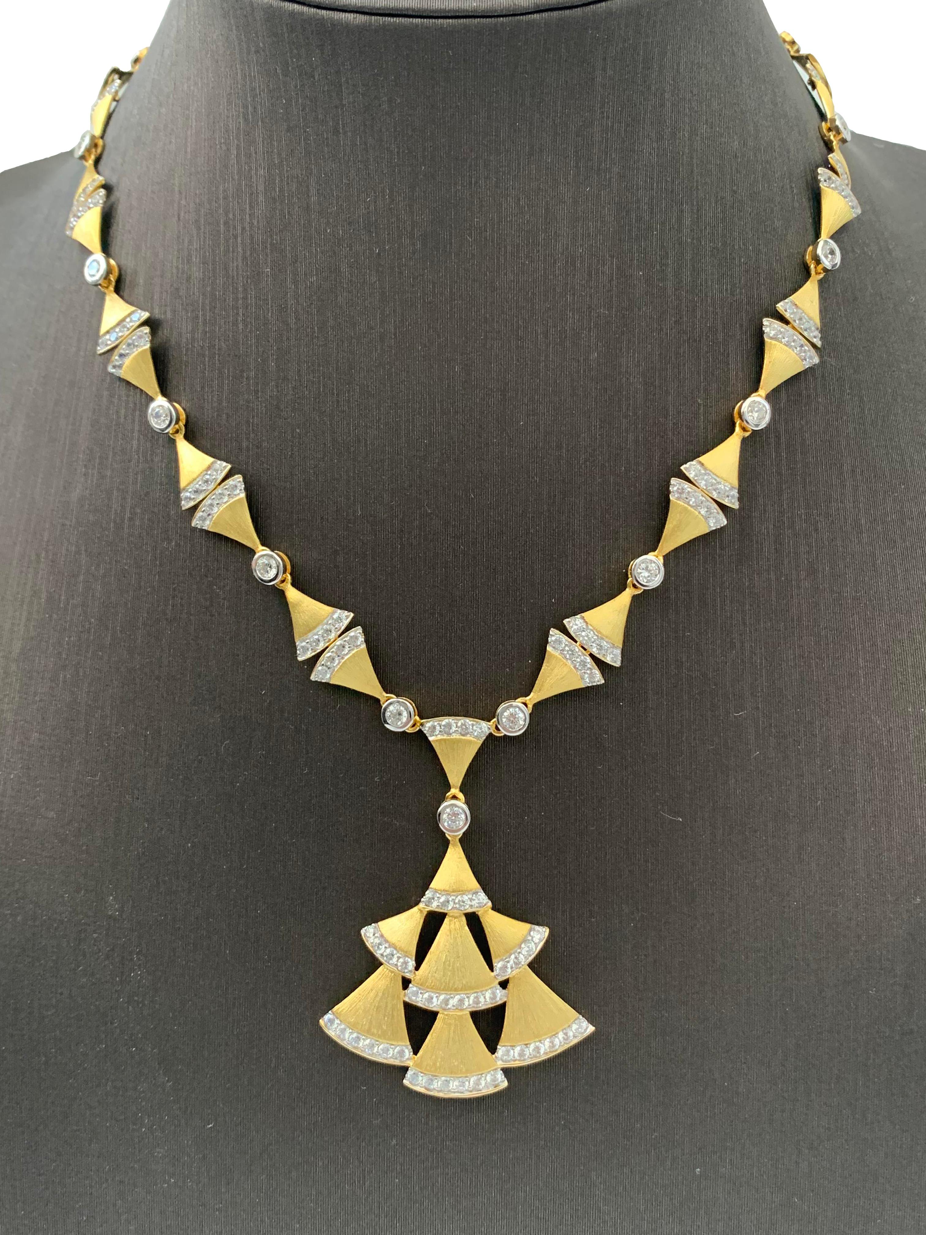 Contemporary Bijoux Num Fan-shape Pendant Vermeil Necklace