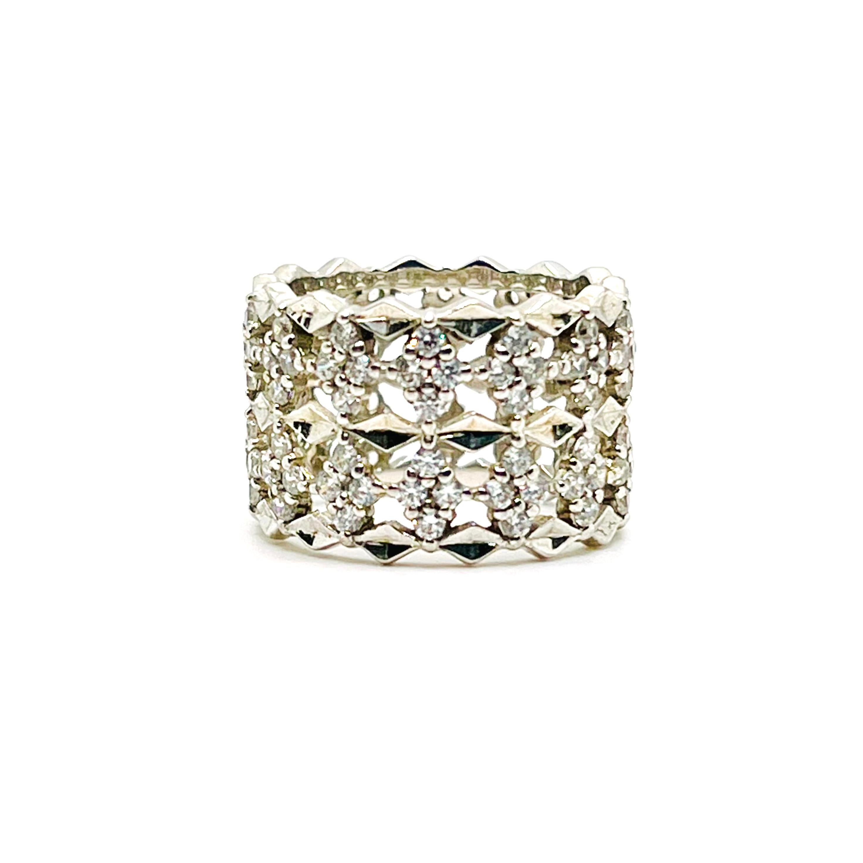 Contemporain Bijoux Num Faux Diamond Bague à large anneau en argent sterling en vente