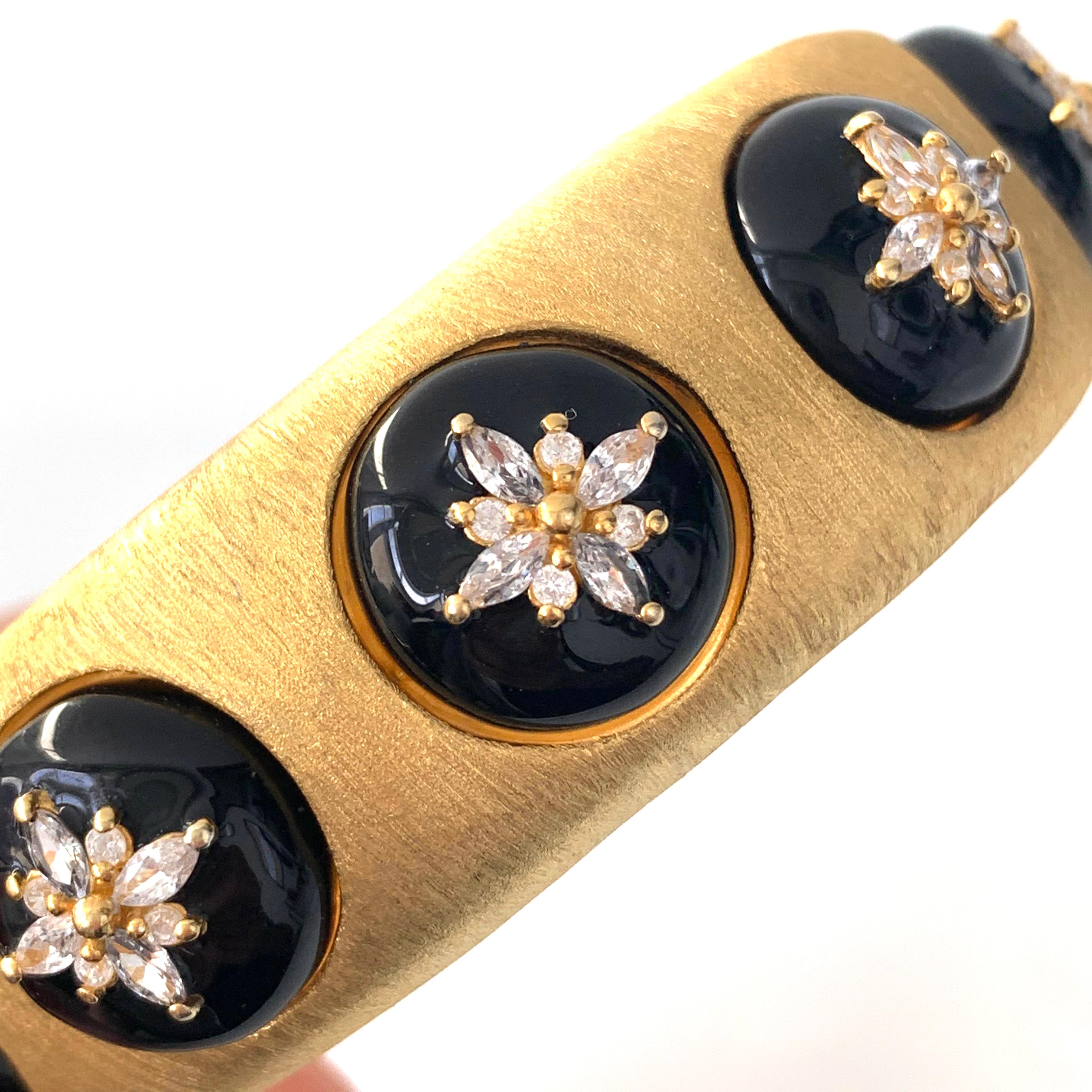 Marquise Cut Bijoux Num Flower Pattern Black Enamel Bangle Bracelet