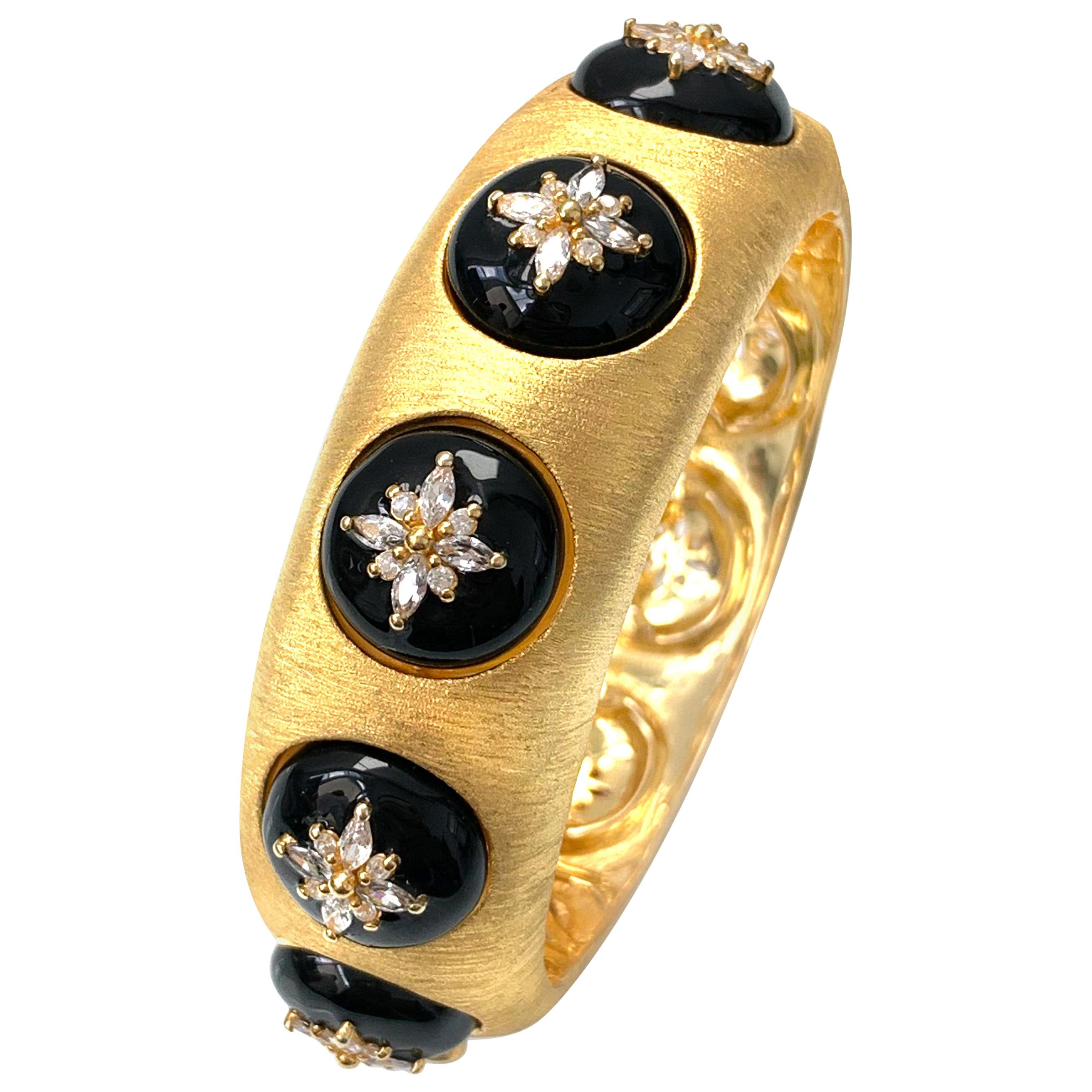 Bijoux Num Flower Pattern Black Enamel Bangle Bracelet
