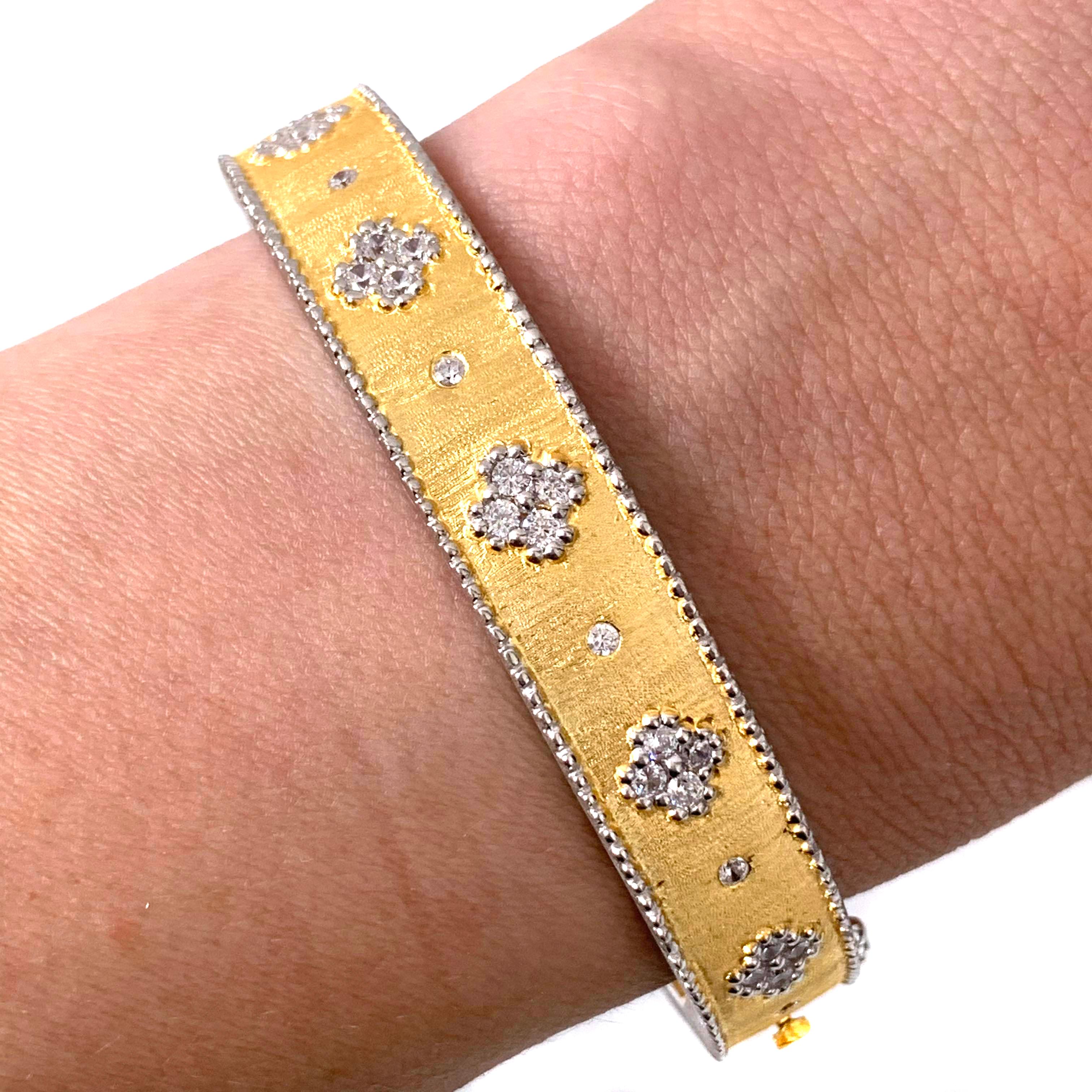 Bijoux Num Hand-engraved Clover Pattern Vermeil Bangle Bracelet In New Condition For Sale In Los Angeles, CA