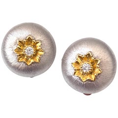 Bijoux Num Hand-engraved Flower Round Clip-on Sterling Silver Earrings