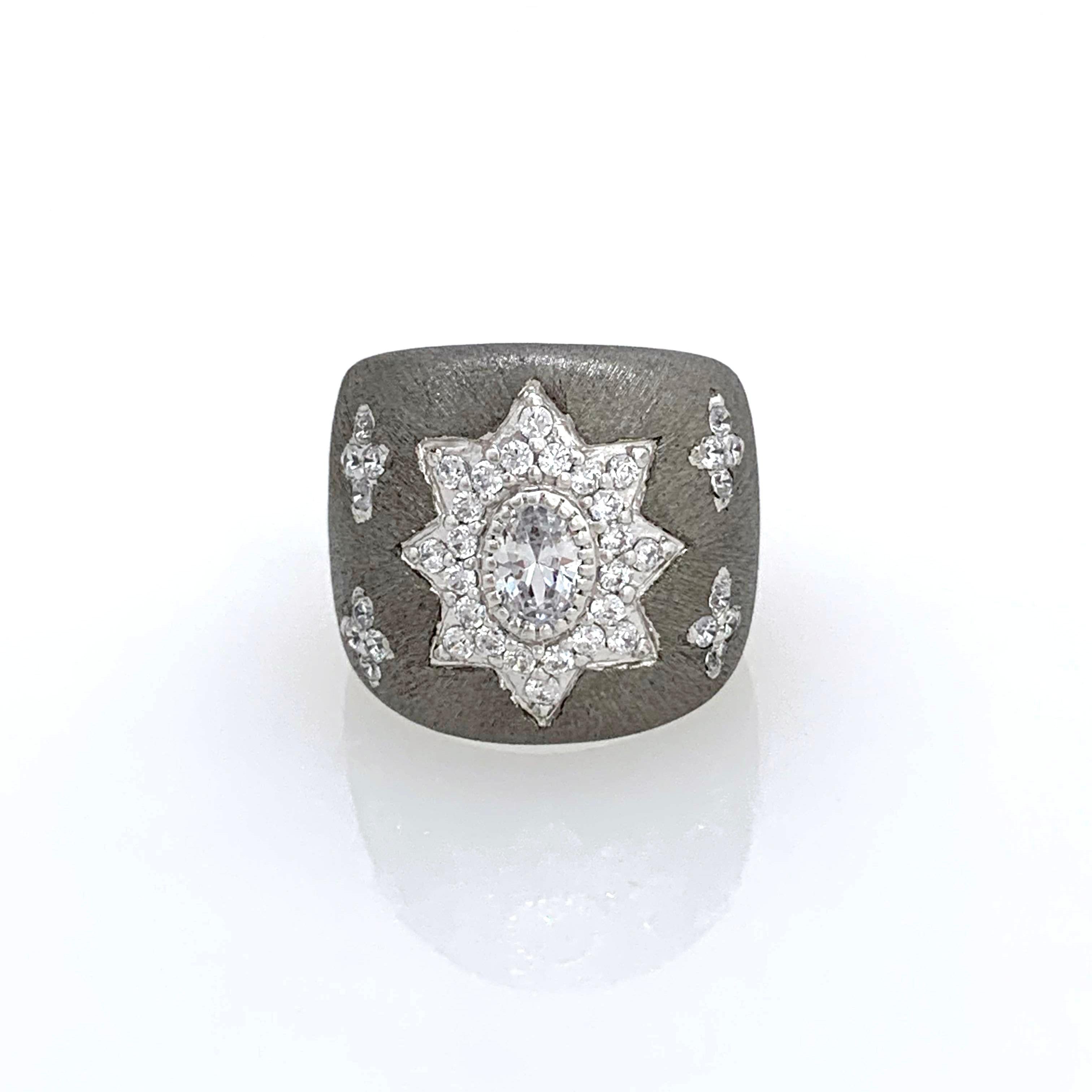 Bijoux Num Hand-engraved Star Pattern Black Rhodium Bombe Ring In New Condition In Los Angeles, CA
