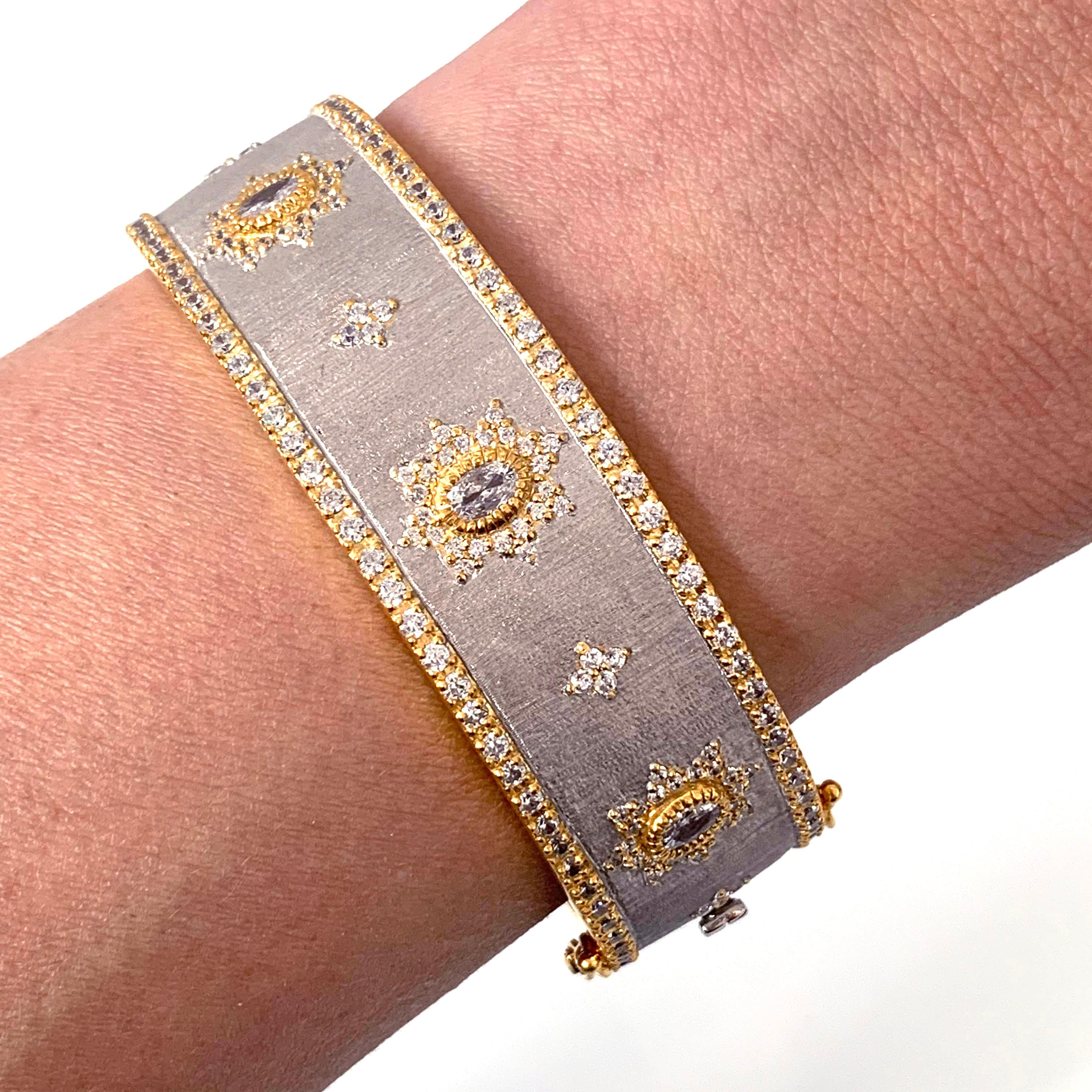 Bijoux Num Hand-engraved Star Pattern Two-tone Bangle Bracelet 1