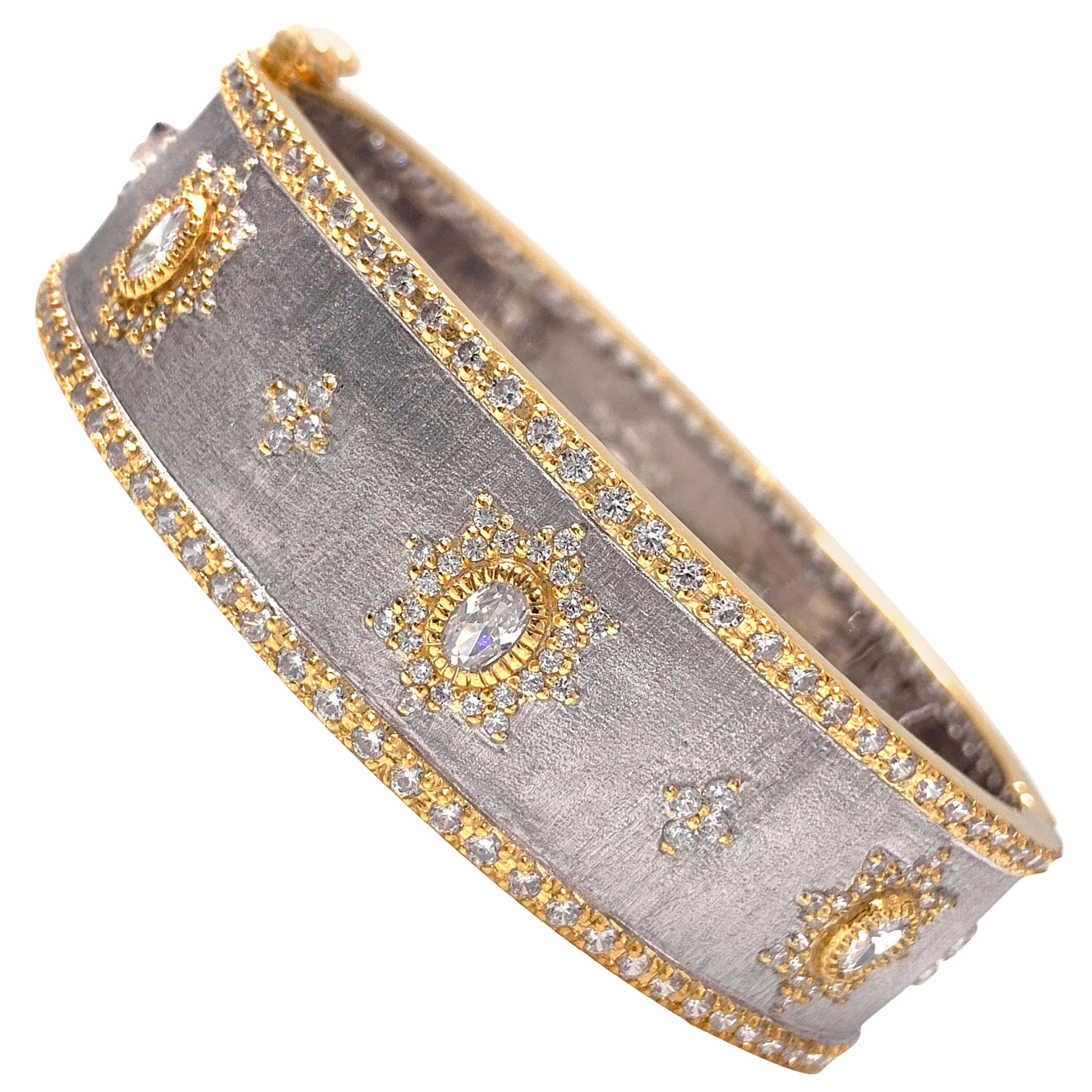 Bijoux Num Hand-engraved Star Pattern Two-tone Bangle Bracelet