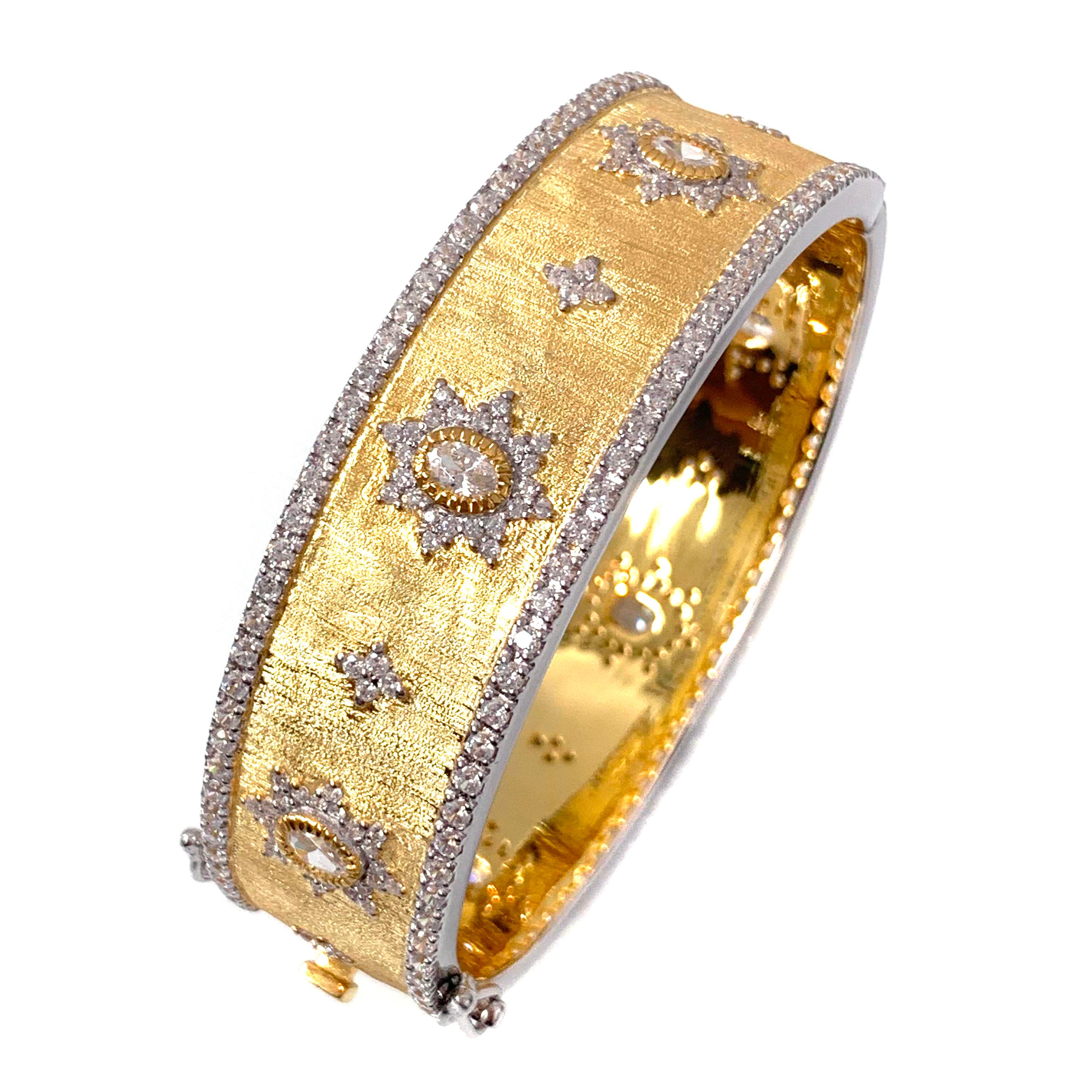 Contemporary Bijoux Num Hand-engraved Star Pattern Vermeil Bangle Bracelet For Sale