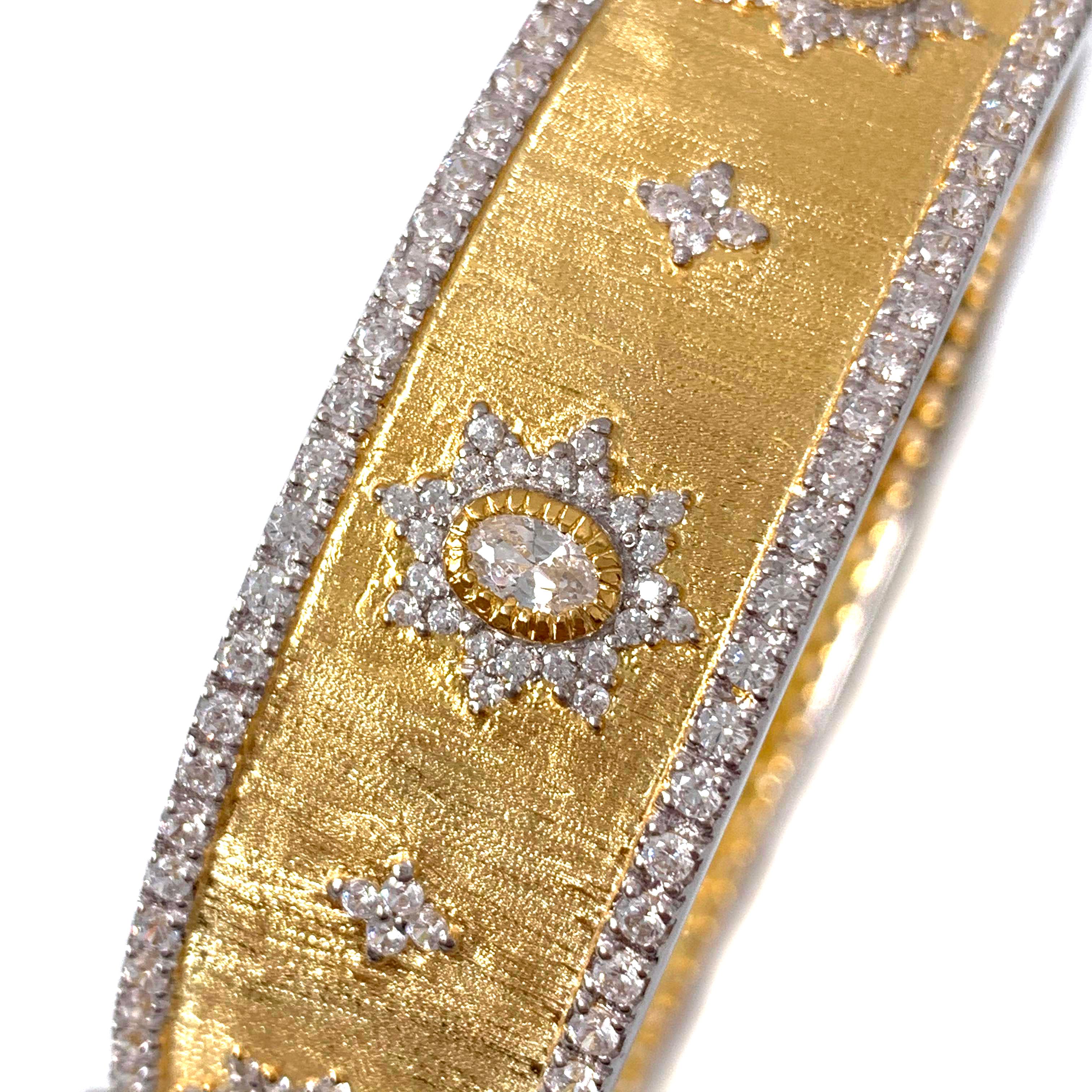 Oval Cut Bijoux Num Hand-engraved Star Pattern Vermeil Bangle Bracelet For Sale