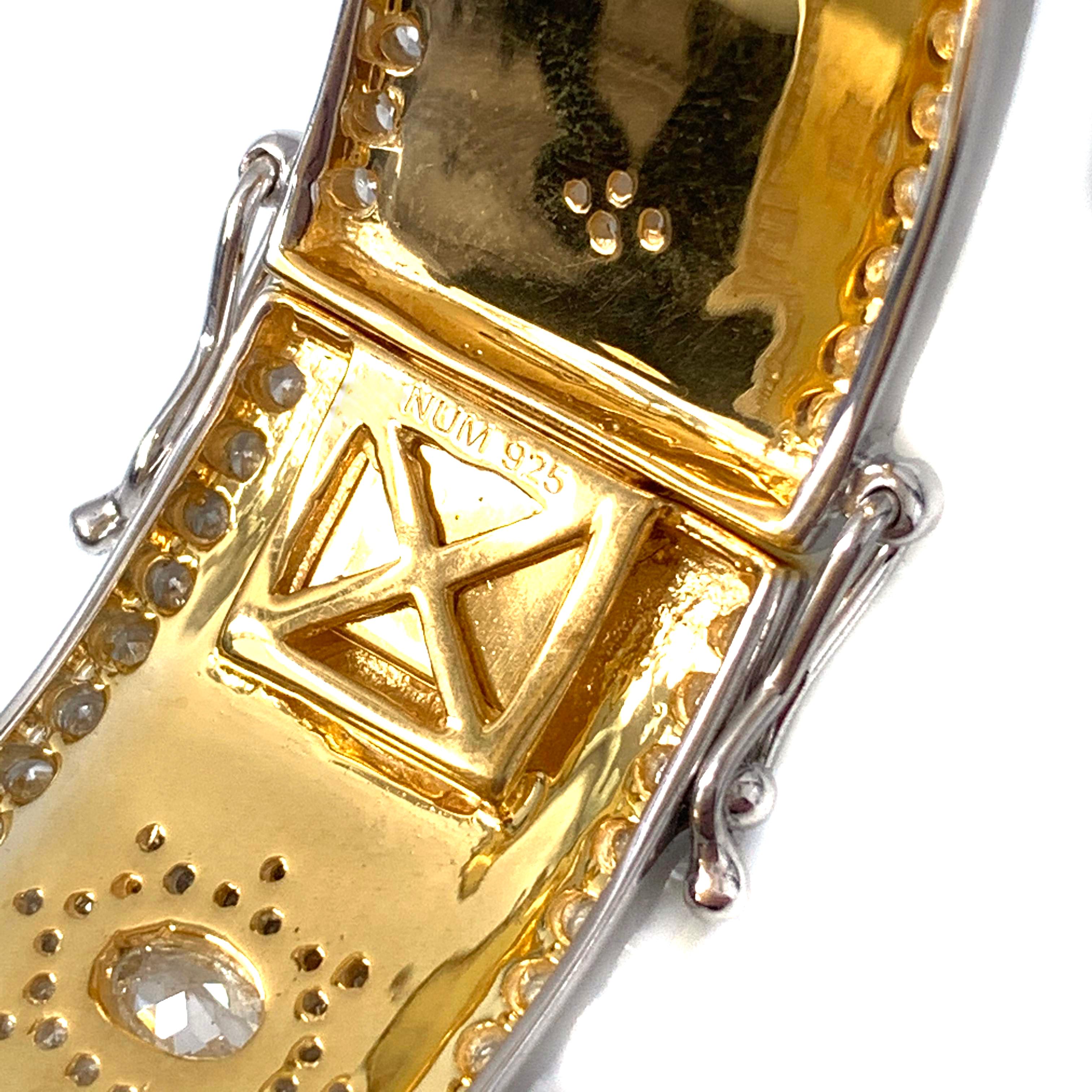Bijoux Num Hand-engraved Star Pattern Vermeil Bangle Bracelet In New Condition For Sale In Los Angeles, CA