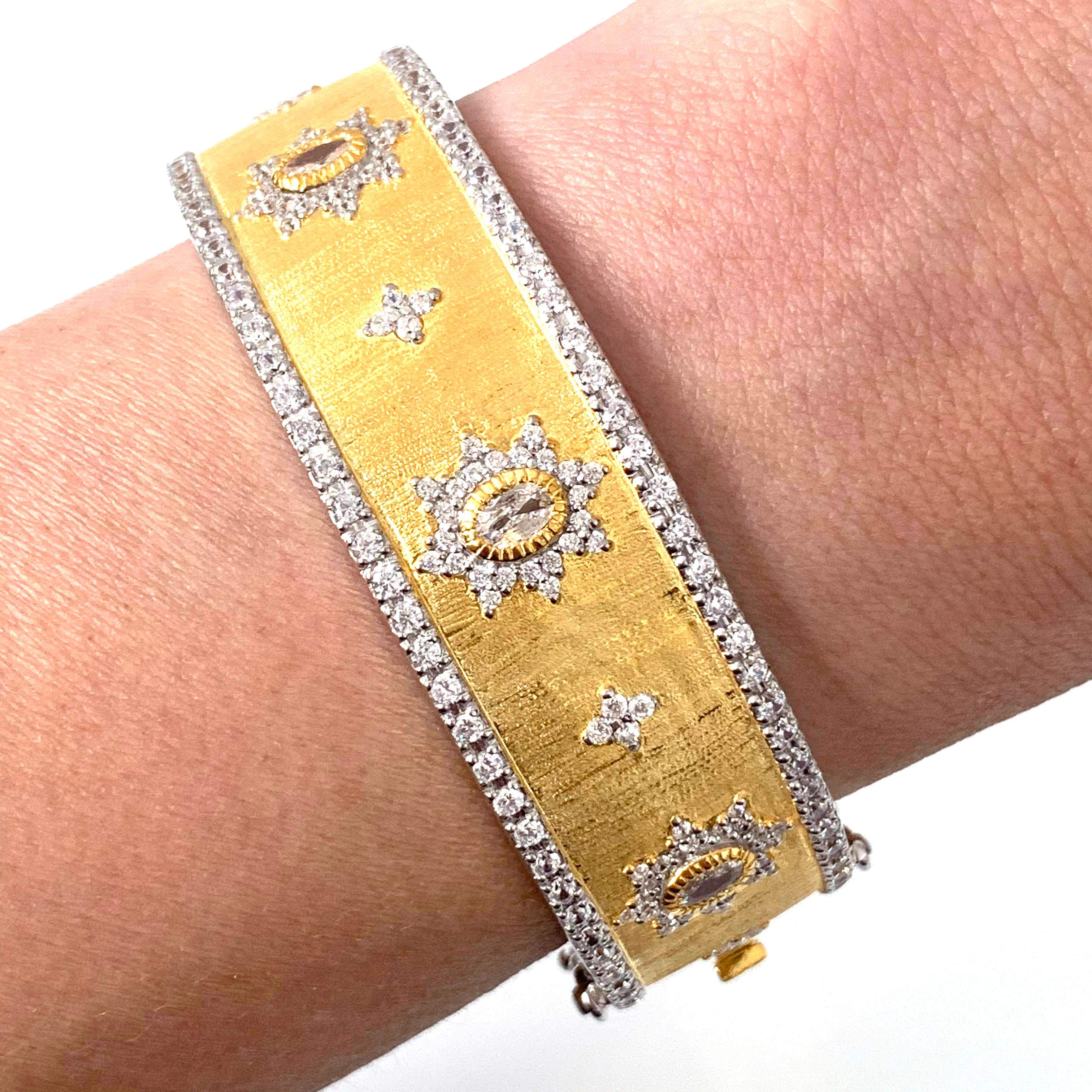 Women's Bijoux Num Hand-engraved Star Pattern Vermeil Bangle Bracelet For Sale