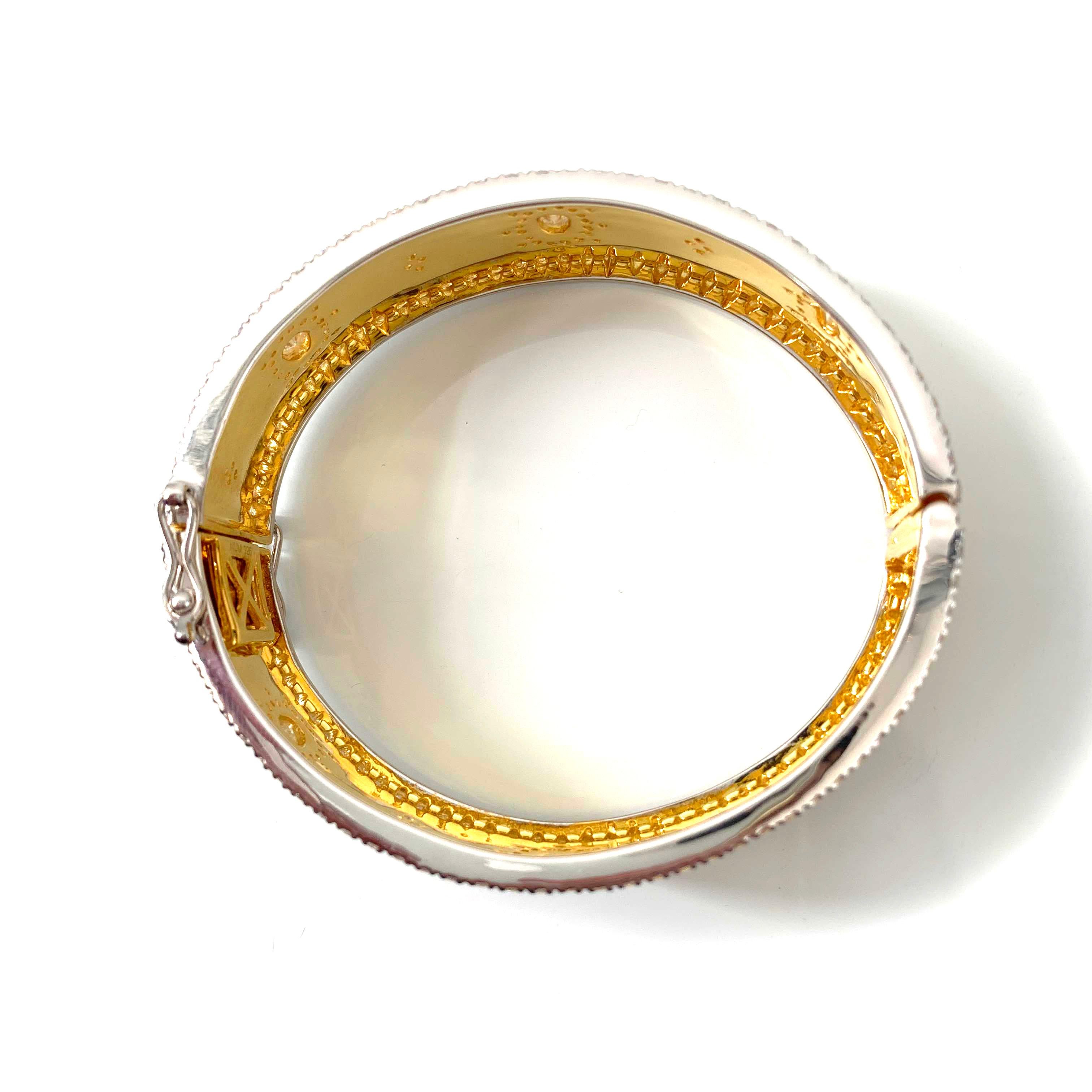 Oval Cut Bijoux Num Hand-engraved Star Pattern Vermeil Bangle Bracelet