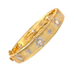 Bijoux Num Hand-engraved Star Pattern Vermeil Thin Bangle Bracelet