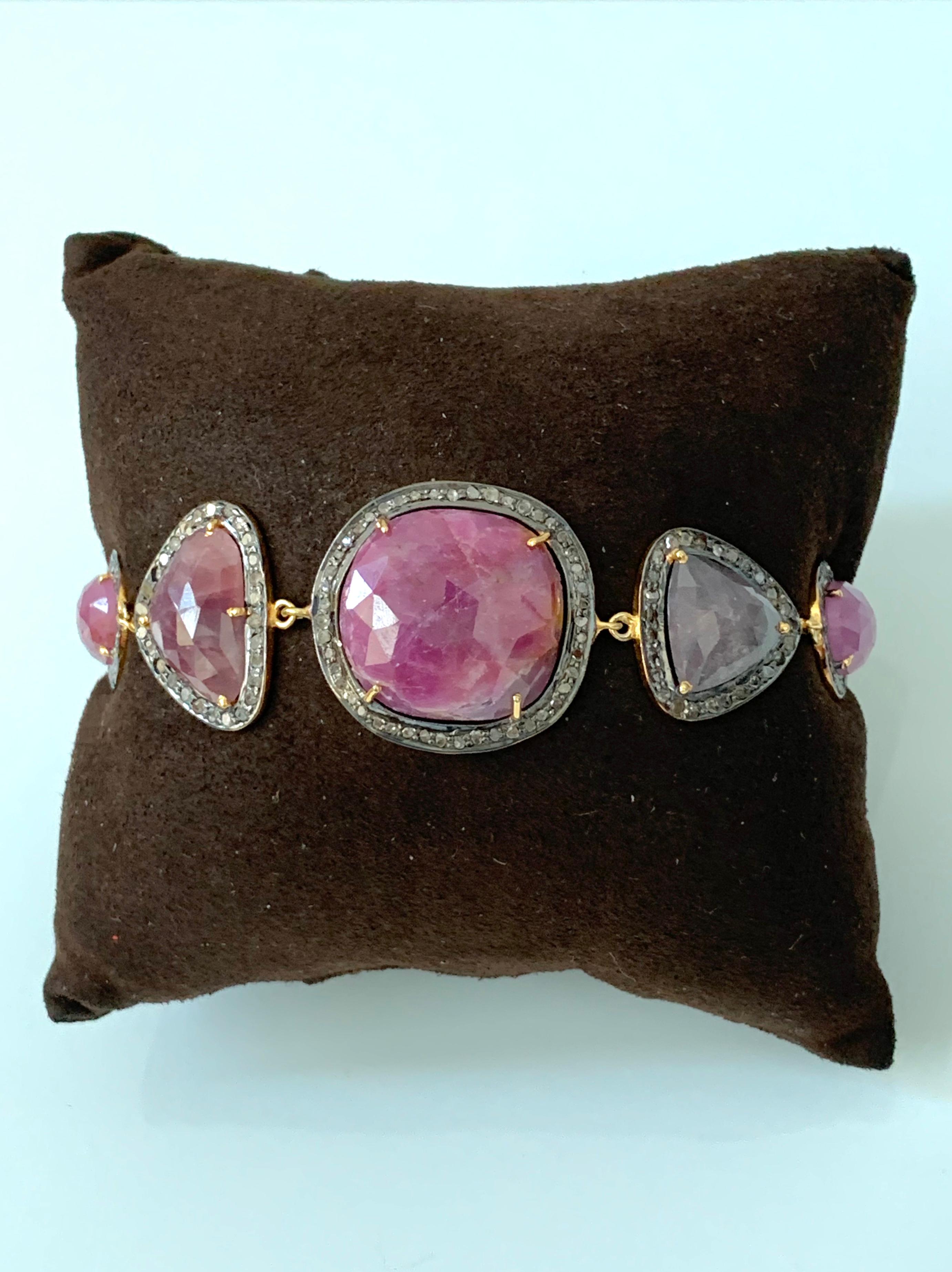 Contemporain Bijoux Num Bracelet à maillons en rubis naturel et diamants bruts en vente