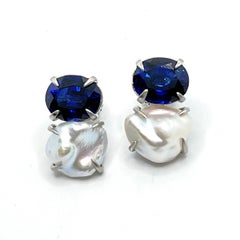 Bijoux Num Ohrringe mit ovalem blauem Saphir und Keishi-Perlen
