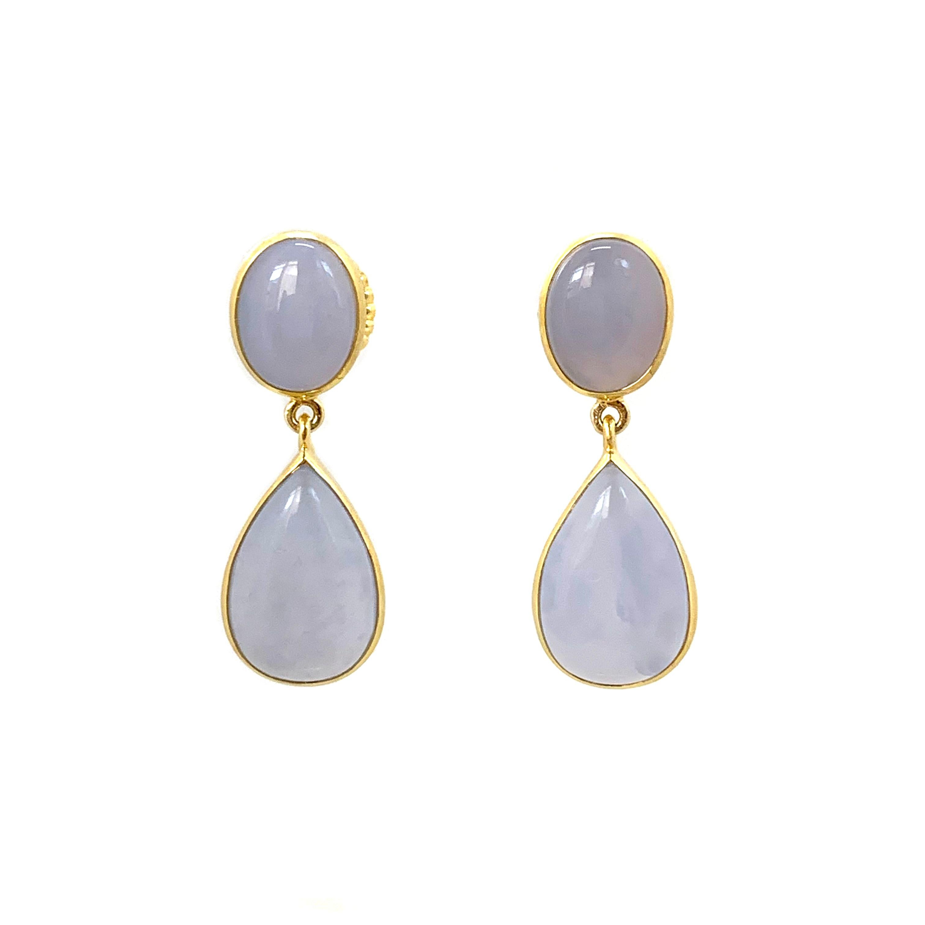 Bijoux Num Oval & Pear Shape Chalcedony Vermeil Drop Earrings

Discover these beautiful drop earrings featuring oval and pear shape periwinkly blue Chalcedony  - all in Cabochon cut - hand bezel set in 18k gold vermeil over sterling silver with