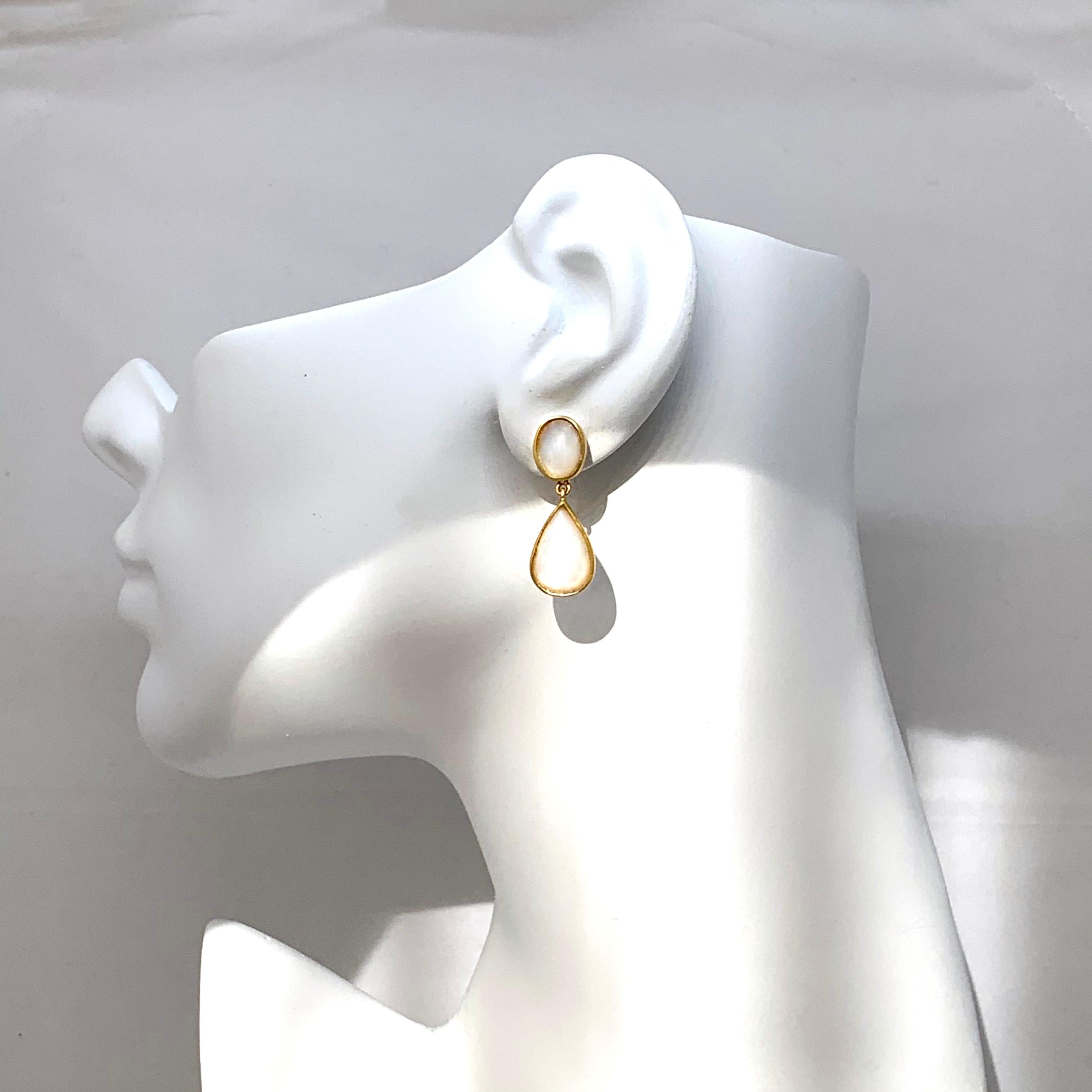 Cabochon Bijoux Num Oval & Pear Shape Mother of Pearl Vermeil Drop Earrings