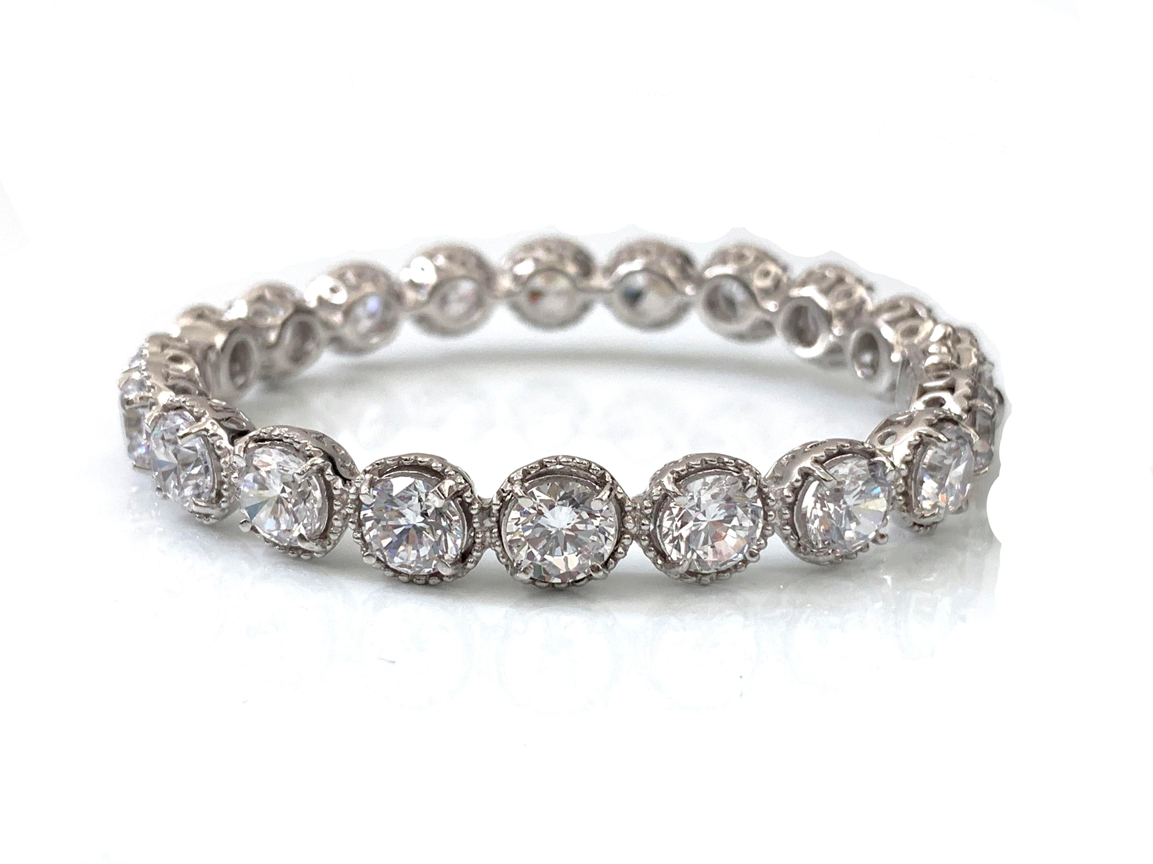 Contemporain Bijoux Num All Around Bracelet jonc rond simulé de diamants en vente