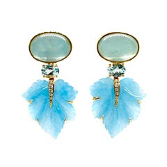 Bijoux Num : superbes boucles d'oreilles avec aigue-marine en cabochon et feuille en quartzite bleu sculpté