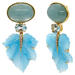 Bijoux Num : superbes boucles d'oreilles avec aigue-marine en cabochon et feuille en quartzite bleu sculpté