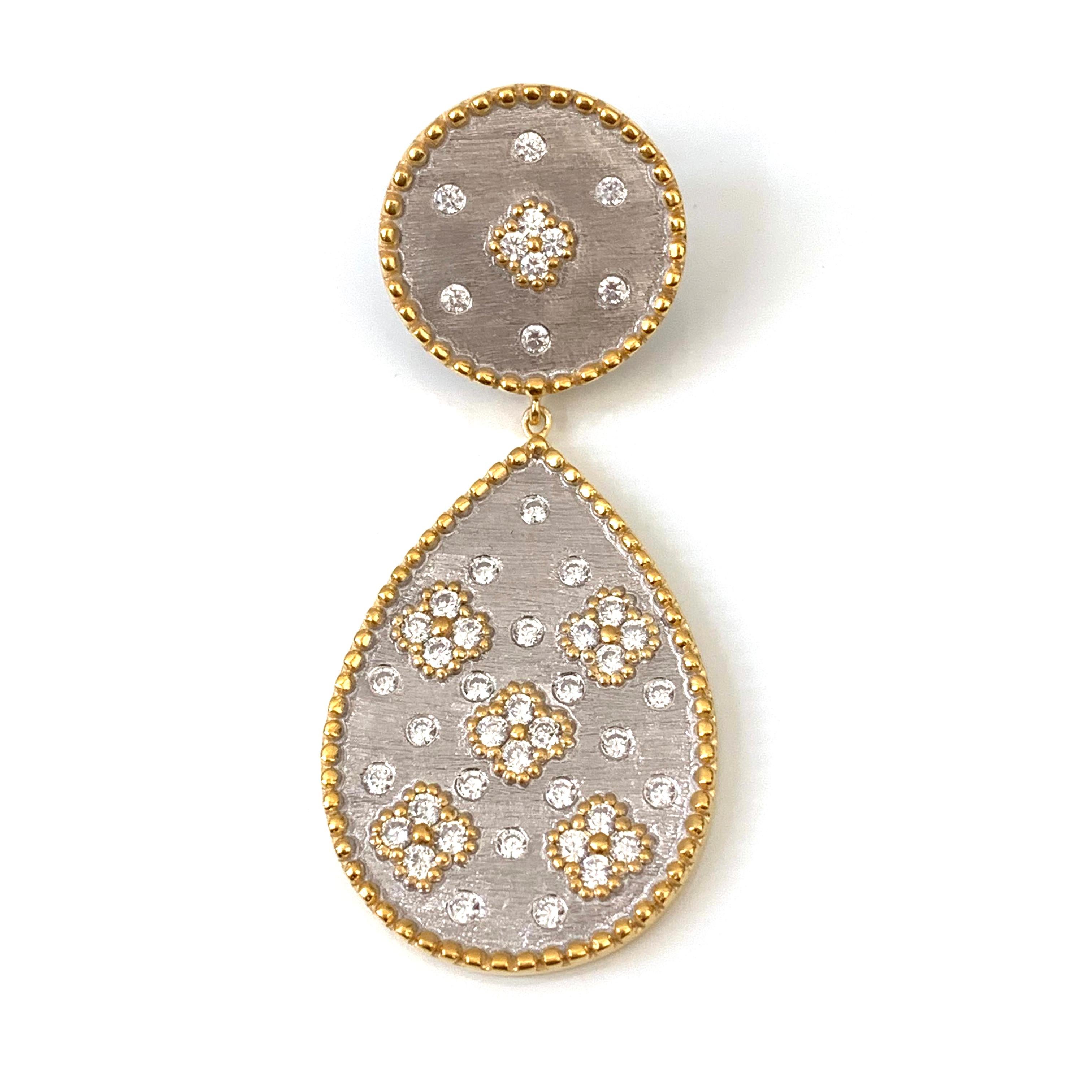 Women's Bijoux Num Two-tone Clover Pattern Pear Shape Drop Earrings
