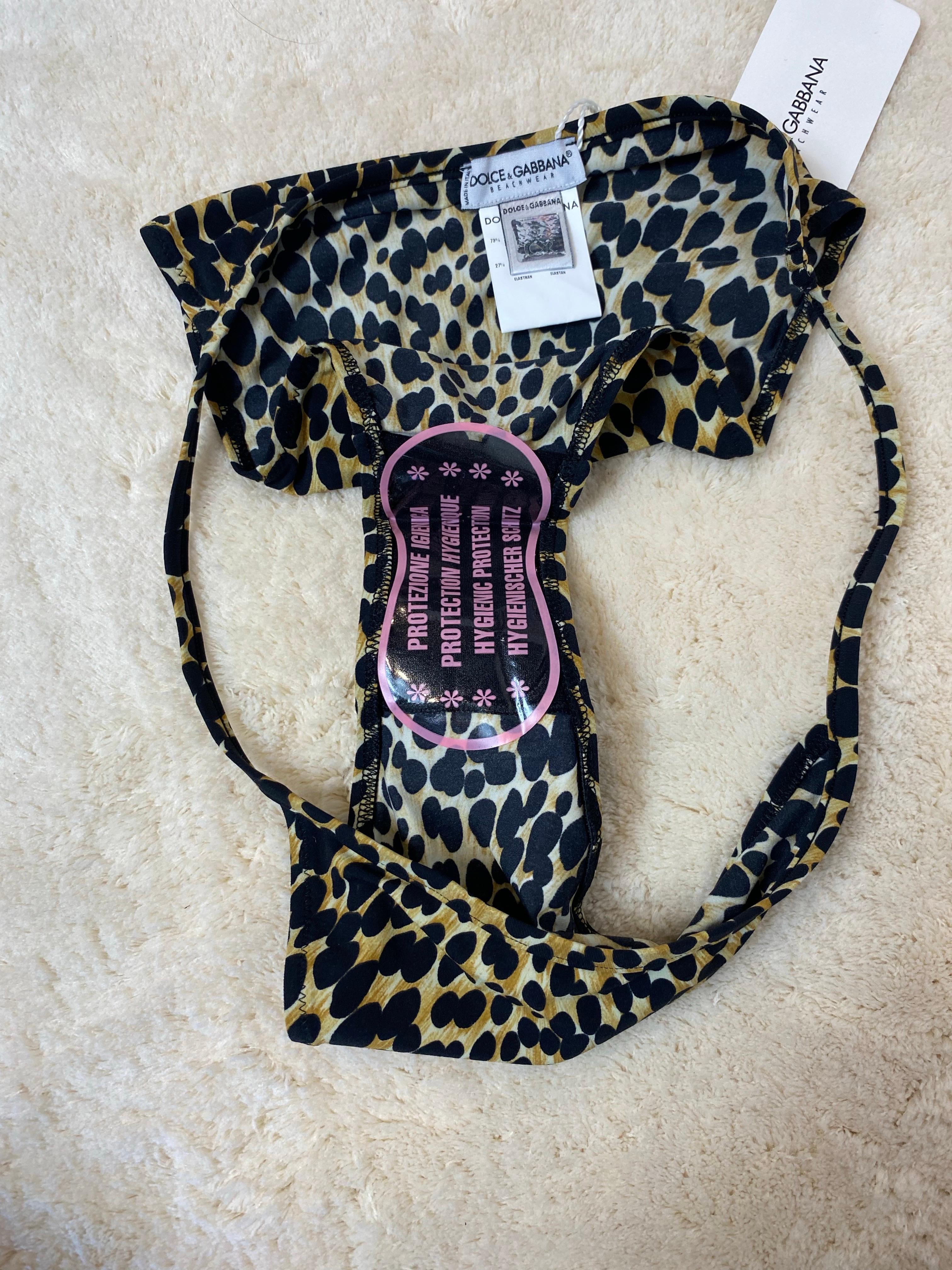 Top y braguita de bikini Dolce & Gabbana de leopardo. Negro en venta