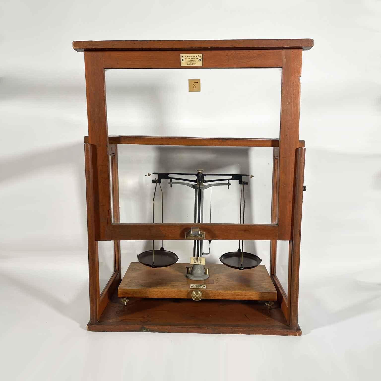 Fait main Bilan Da Farmacia Inglese F E Becker & CO Entro Teca Inizio 1900 en vente
