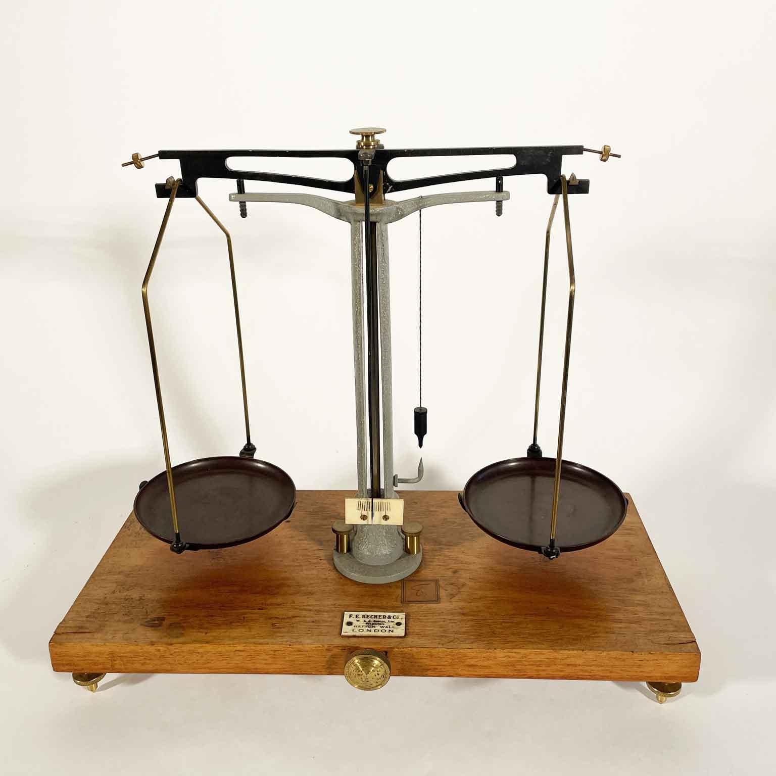 Laiton Bilan Da Farmacia Inglese F E Becker & CO Entro Teca Inizio 1900 en vente