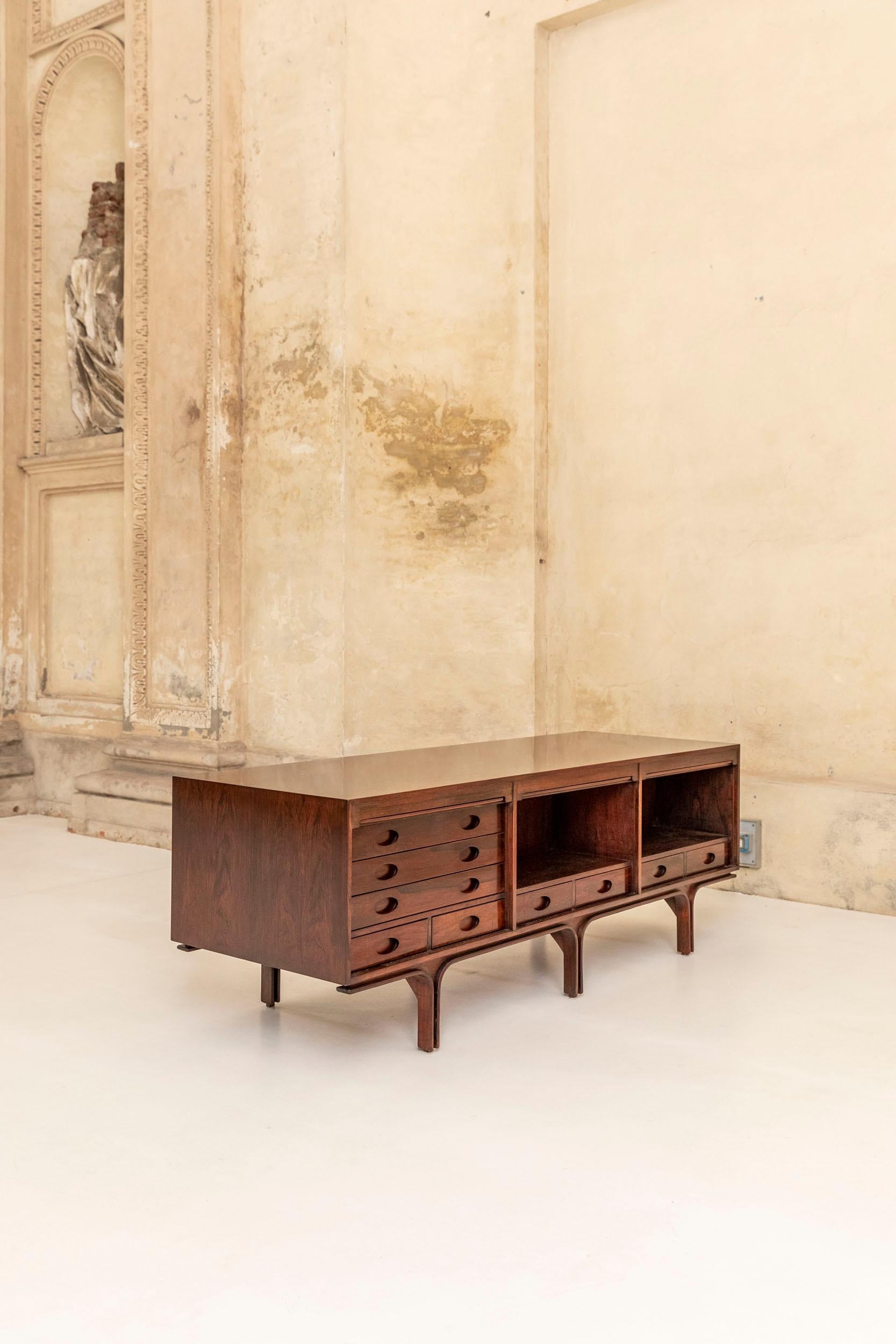 Mid-Century Modern Bilateral Sideboard by Gianfranco Frattini for Bernini For Sale