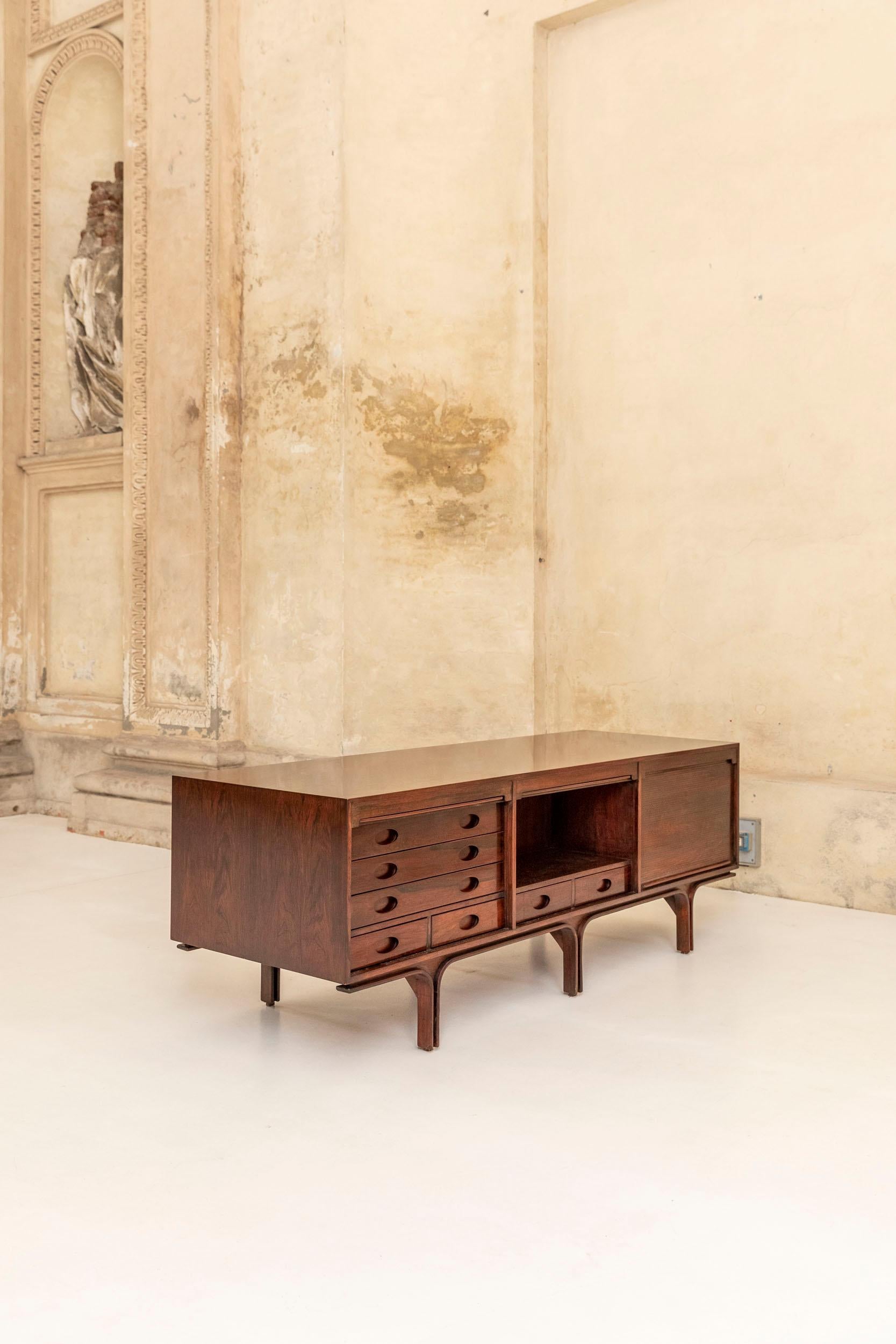 Bilateral Sideboard by Gianfranco Frattini for Bernini In Excellent Condition For Sale In Piacenza, Italy
