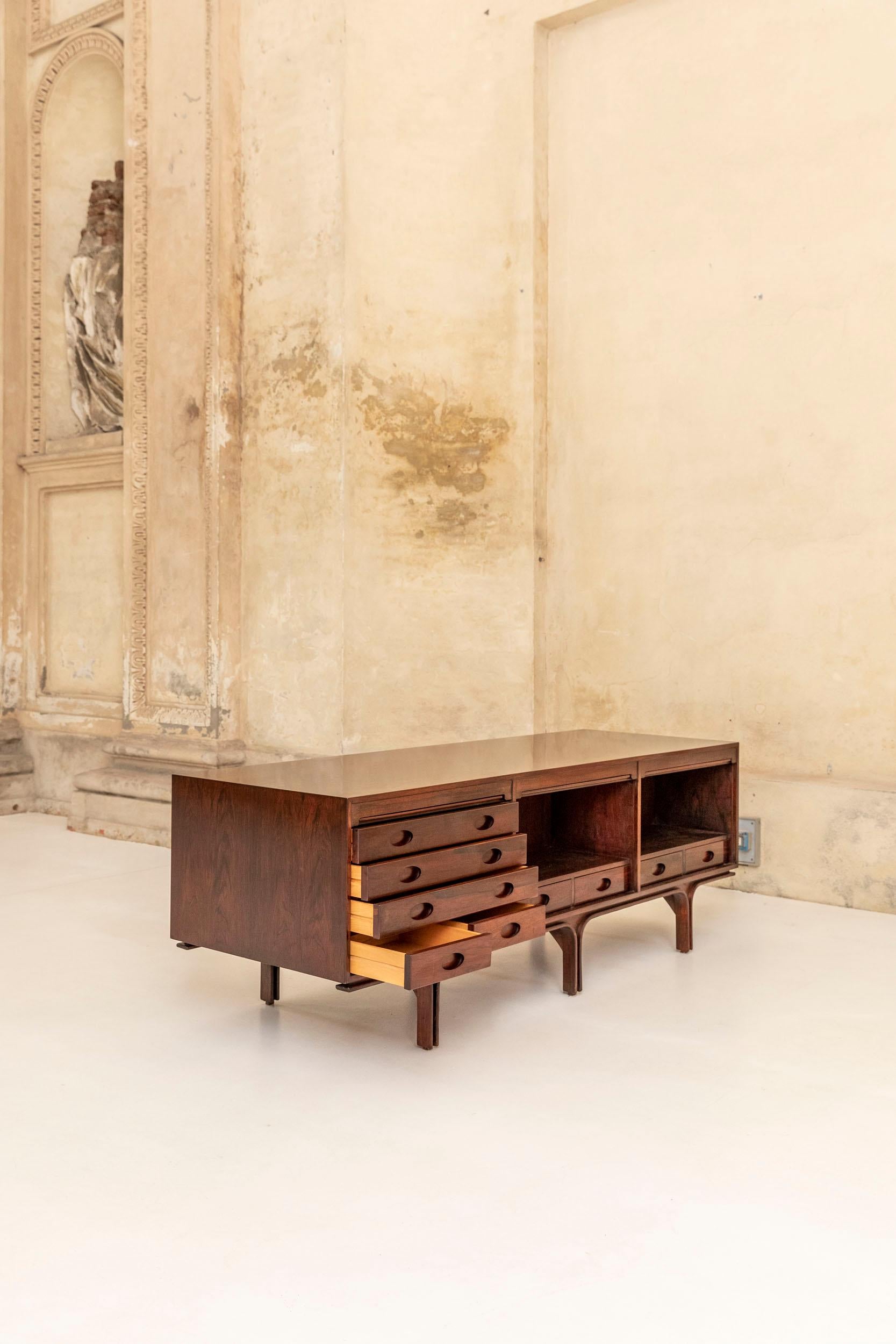 Mid-20th Century Bilateral Sideboard by Gianfranco Frattini for Bernini For Sale