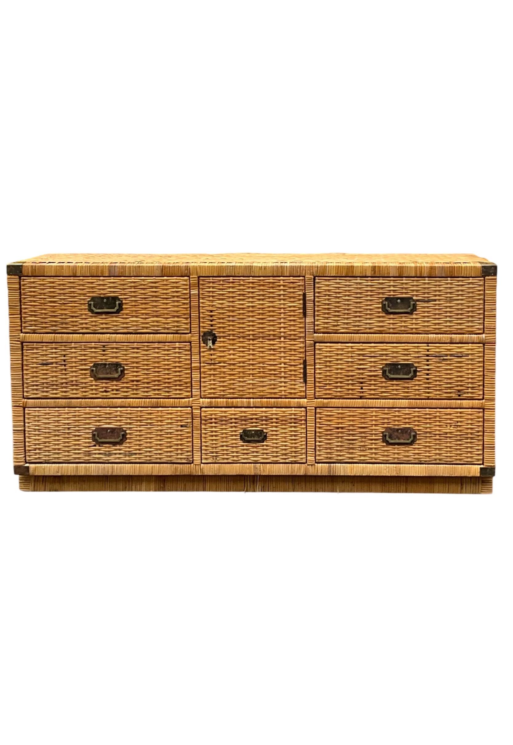 Ottone Cassapanca / Credenza / Cassettone in vimini e ottone di ispirazione bileckiana in vendita