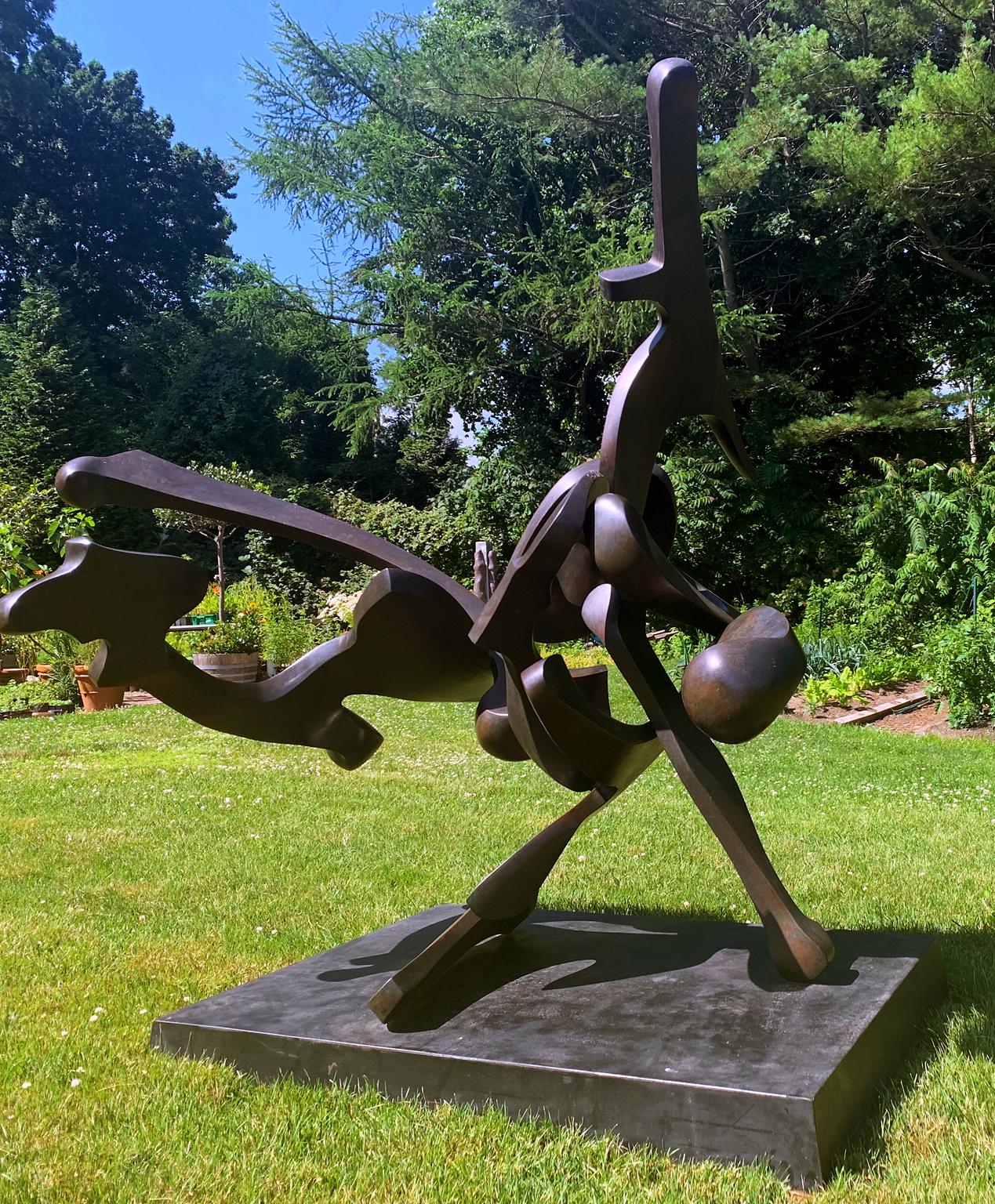 „“Muskateer“, abstrakte Bronze-Metallskulptur von Bill Barrett im Angebot 1
