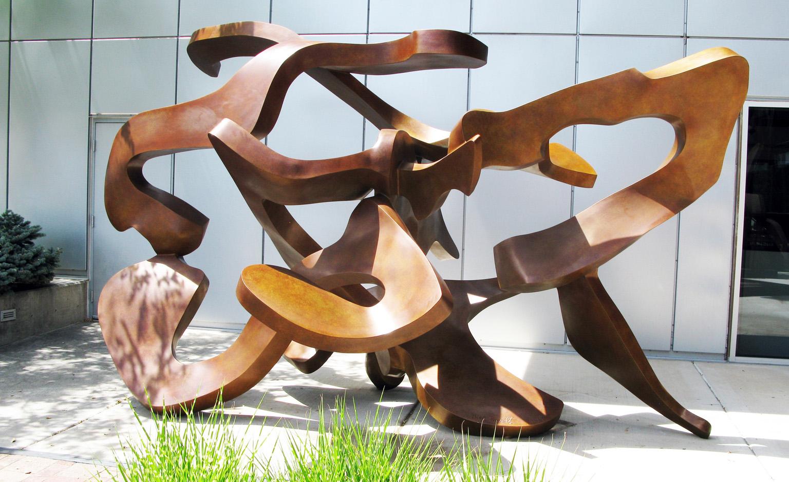 "Plexus" par Bill Barrett
Bronze manufacturé

Bill Barrett est considéré comme une figure centrale de la deuxième génération de sculpteurs américains en métal et est internationalement connu pour ses sculptures abstraites en acier, en aluminium et