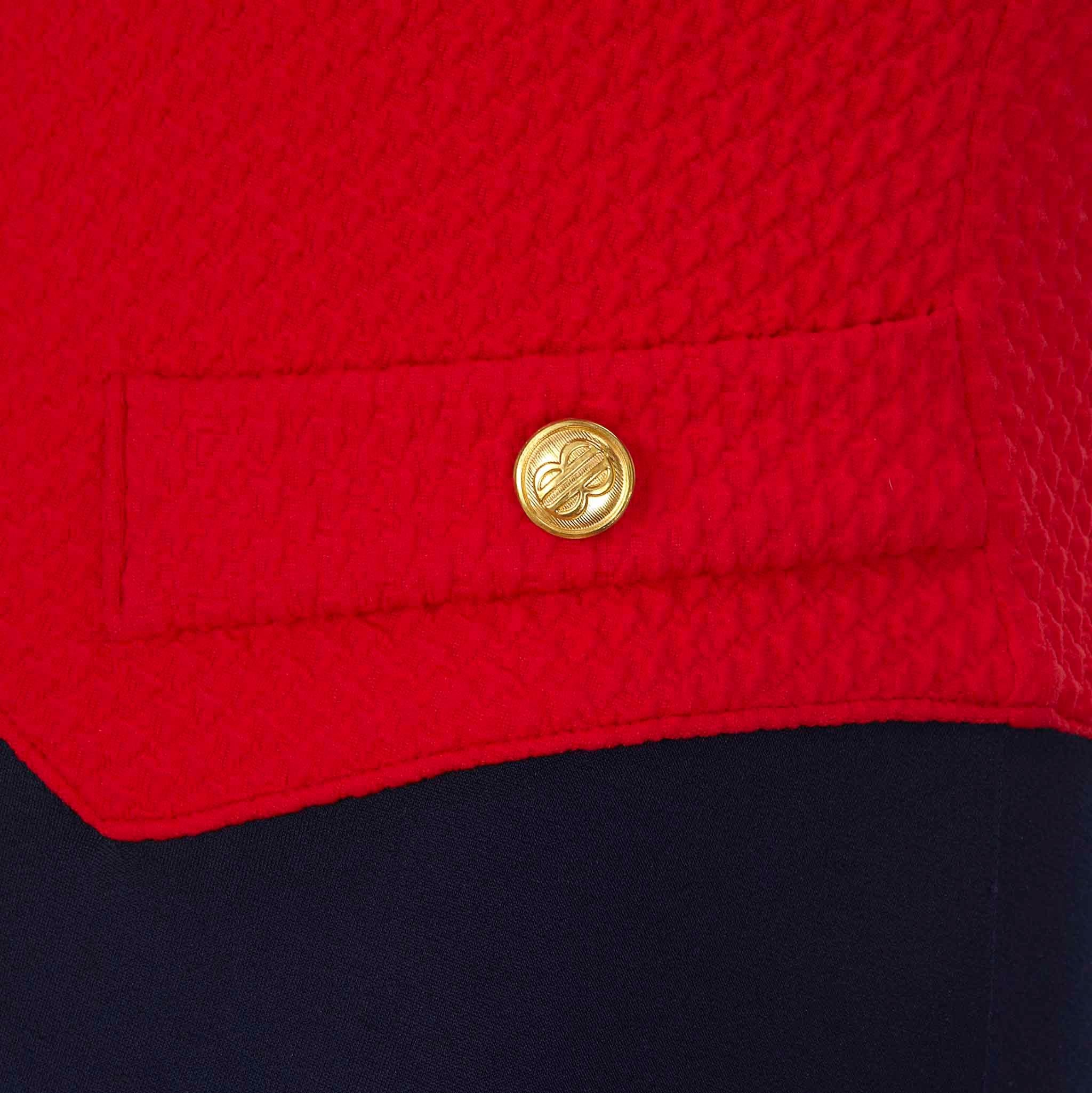 Rouge Maillot de bain Bill Blass vintage rouge et bleu marine, fausses poches et boutons, années 1980 en vente