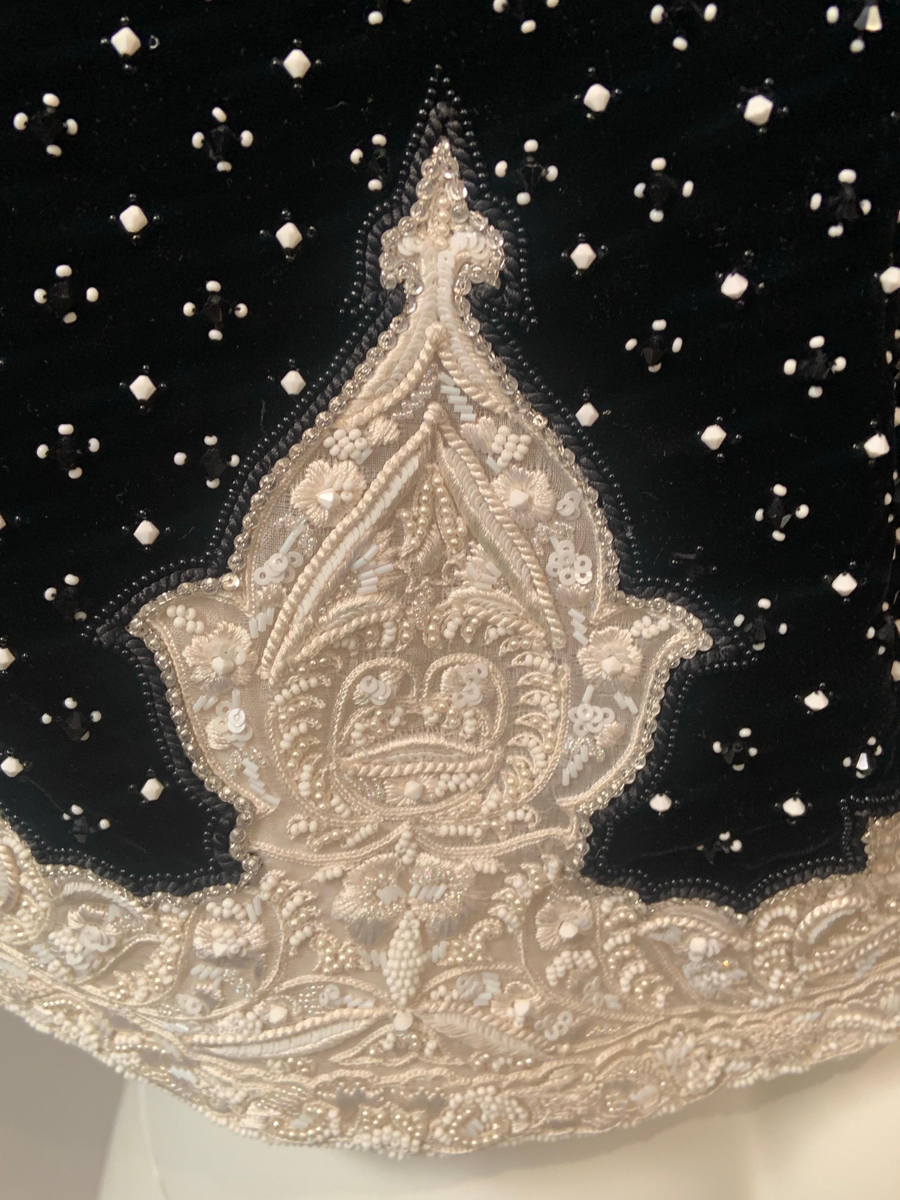 Giacca in velluto nero con perline Bill Blass con finiture in perline bianche in vendita 5