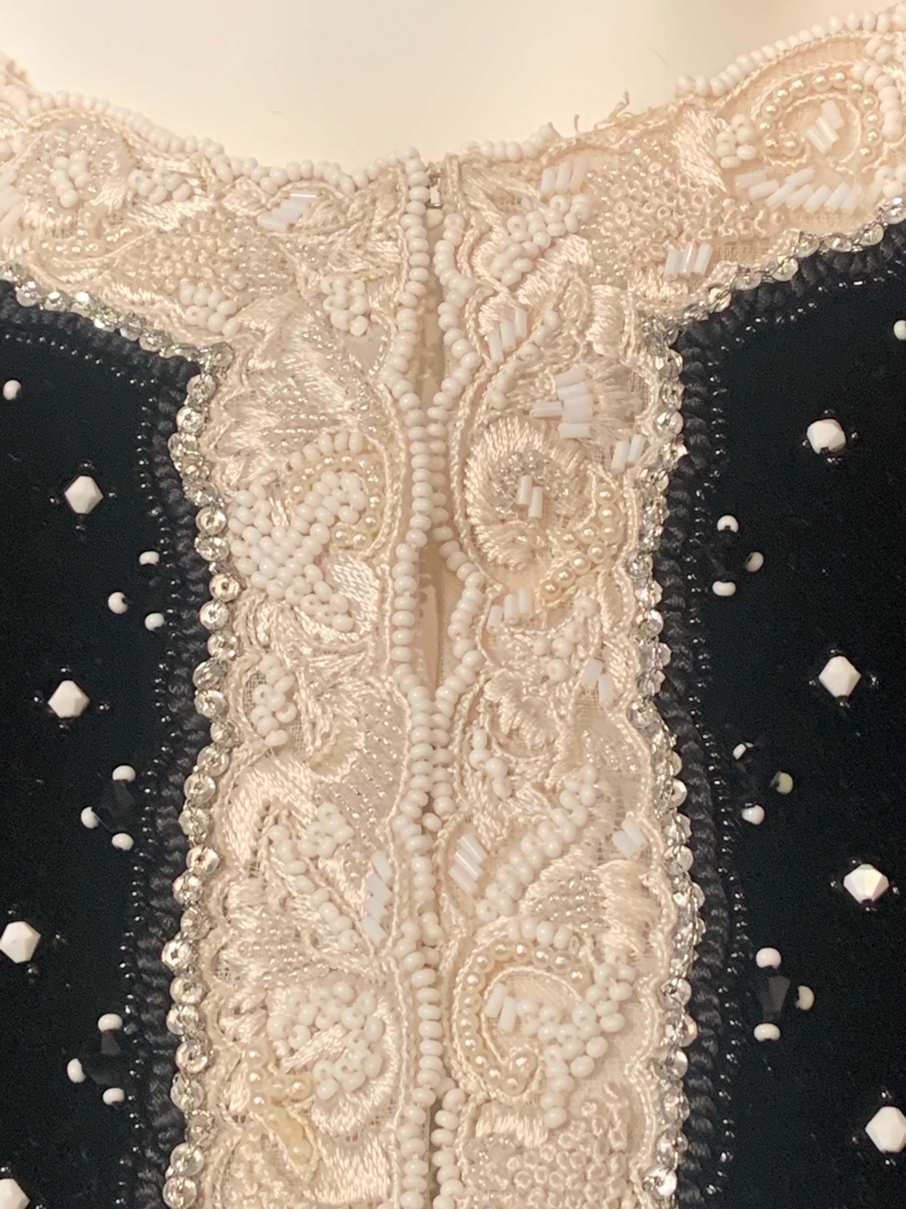 Nero Giacca in velluto nero con perline Bill Blass con finiture in perline bianche in vendita