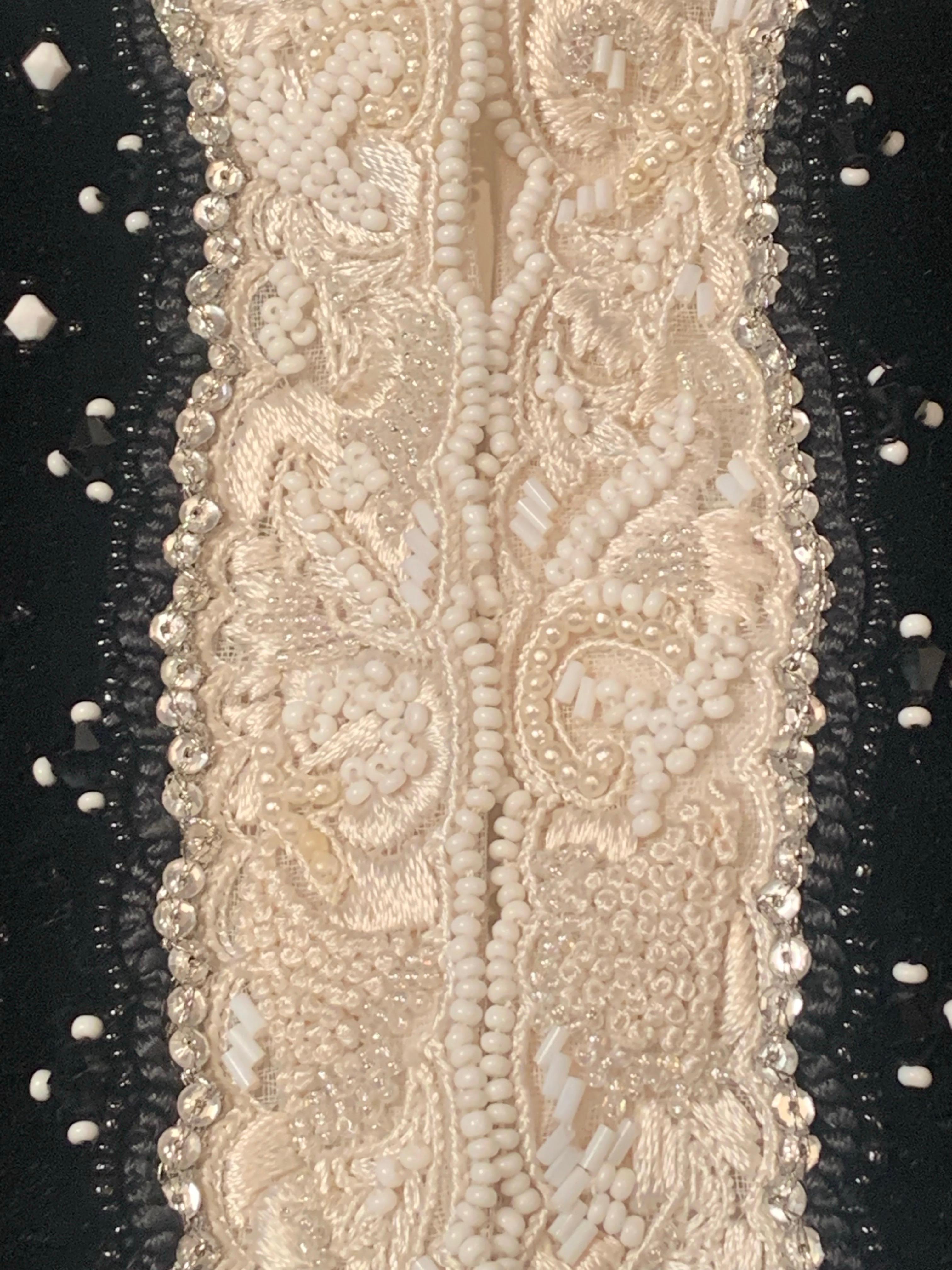 Giacca in velluto nero con perline Bill Blass con finiture in perline bianche In condizioni ottime in vendita a New Hope, PA