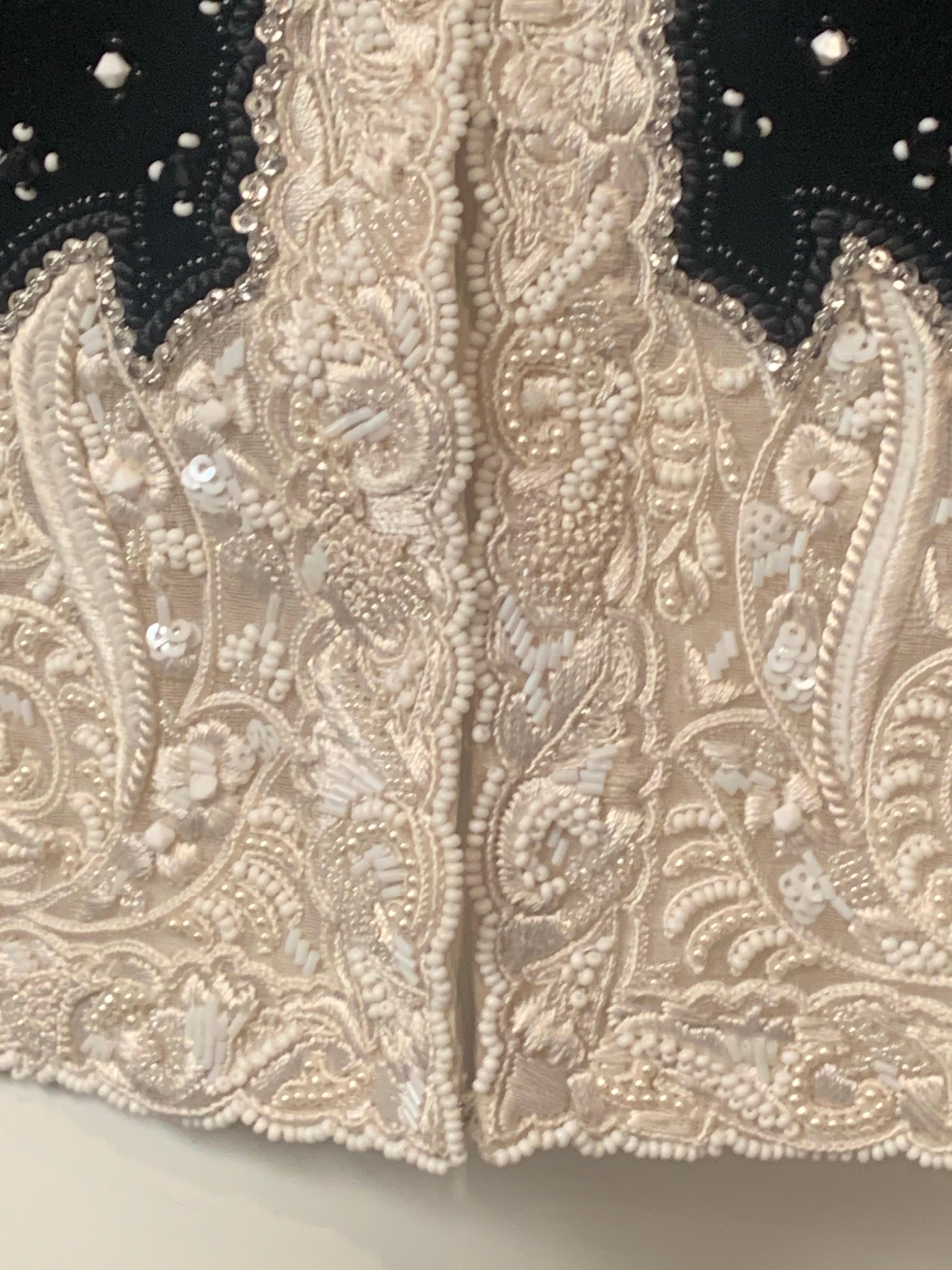 Donna Giacca in velluto nero con perline Bill Blass con finiture in perline bianche in vendita