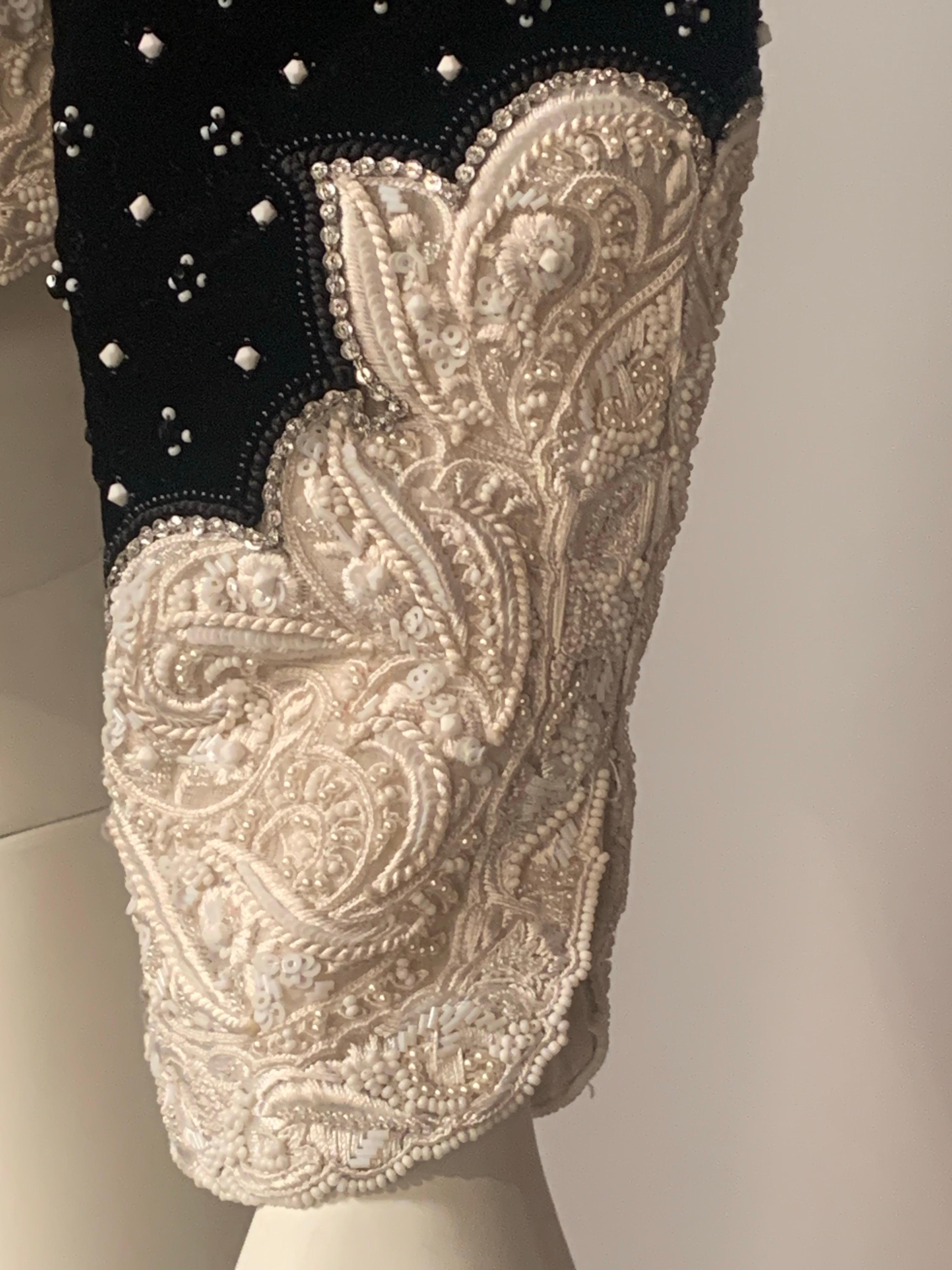 Giacca in velluto nero con perline Bill Blass con finiture in perline bianche in vendita 3