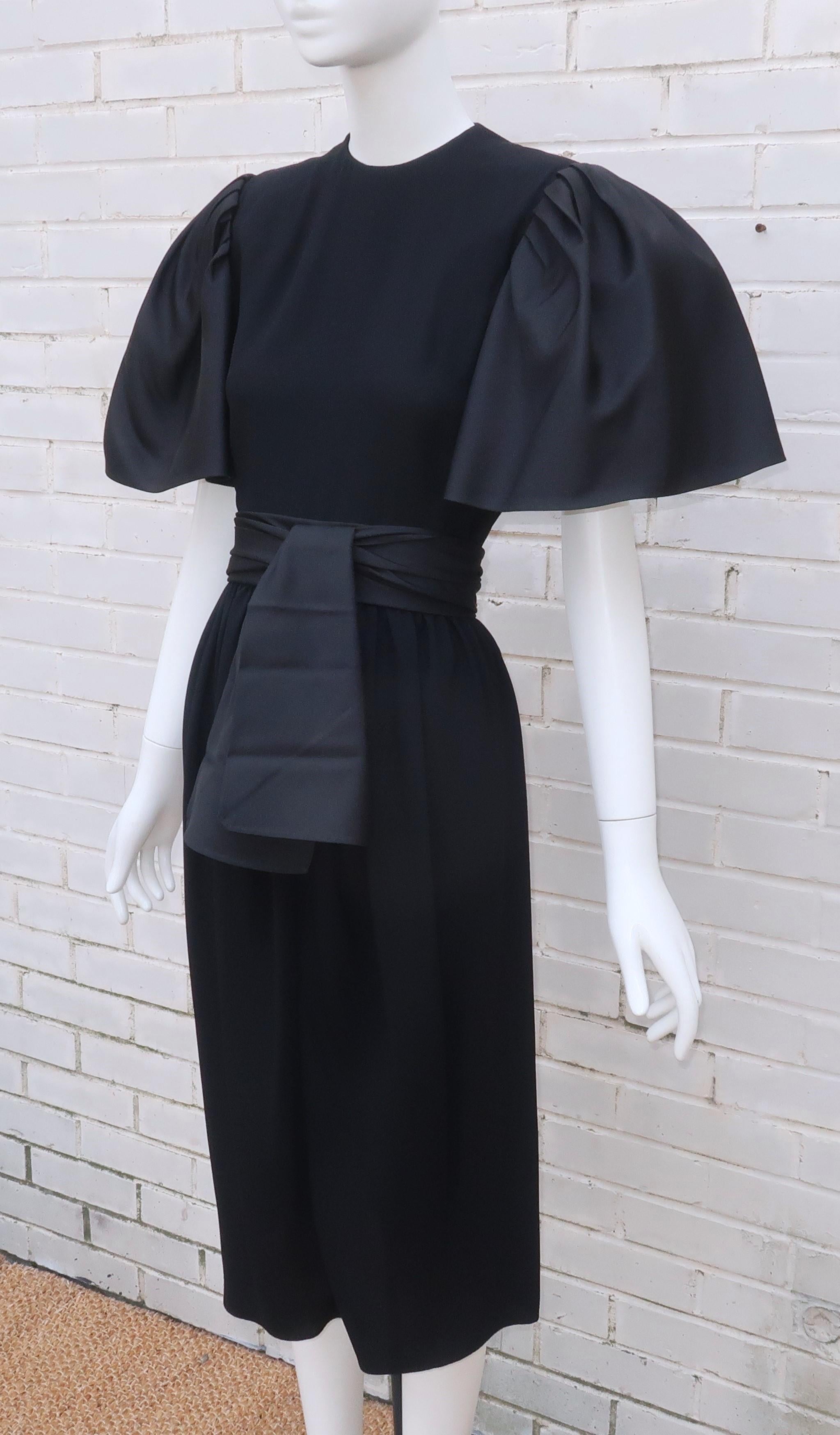 BILL BLASS Vestido de seda negra con mangas de faille y fajín, C.1980 en venta 1