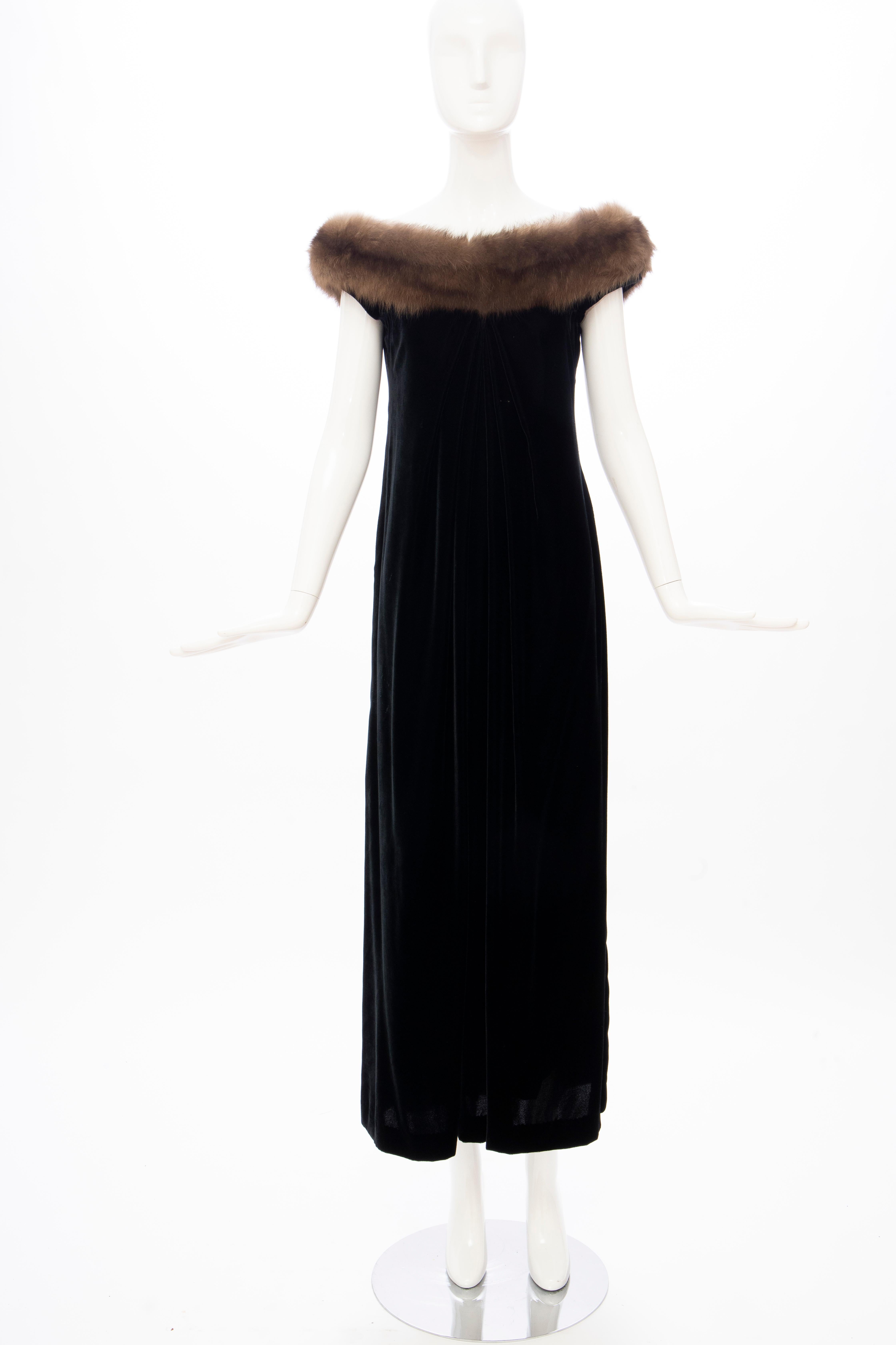 Bill Blass Black Silk Velvet Evening Dress Off-Shoulder Sable Neckline, Fall 1984 In Good Condition For Sale In Cincinnati, OH