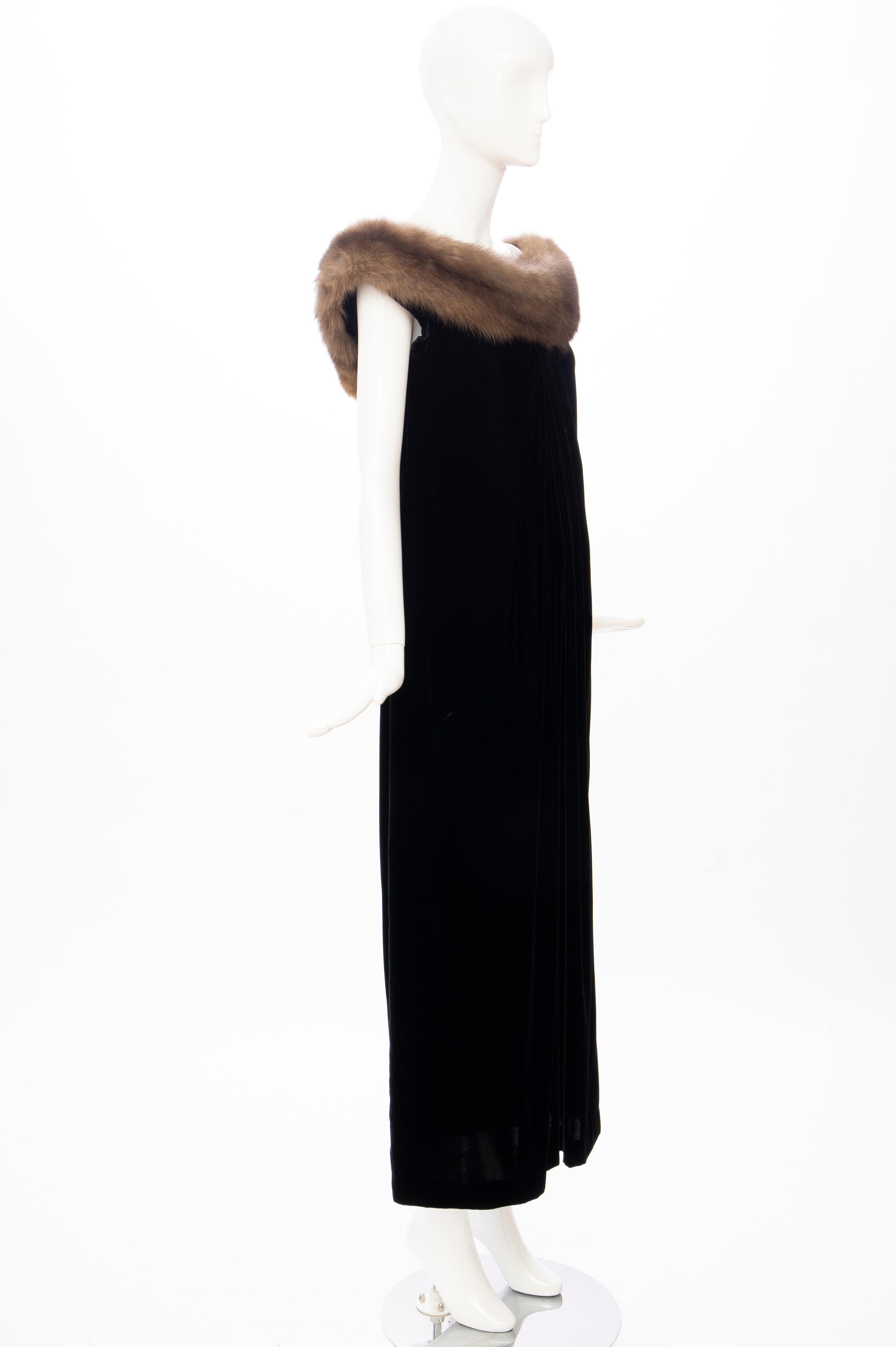 Women's Bill Blass Black Silk Velvet Evening Dress Off-Shoulder Sable Neckline, Fall 1984 For Sale