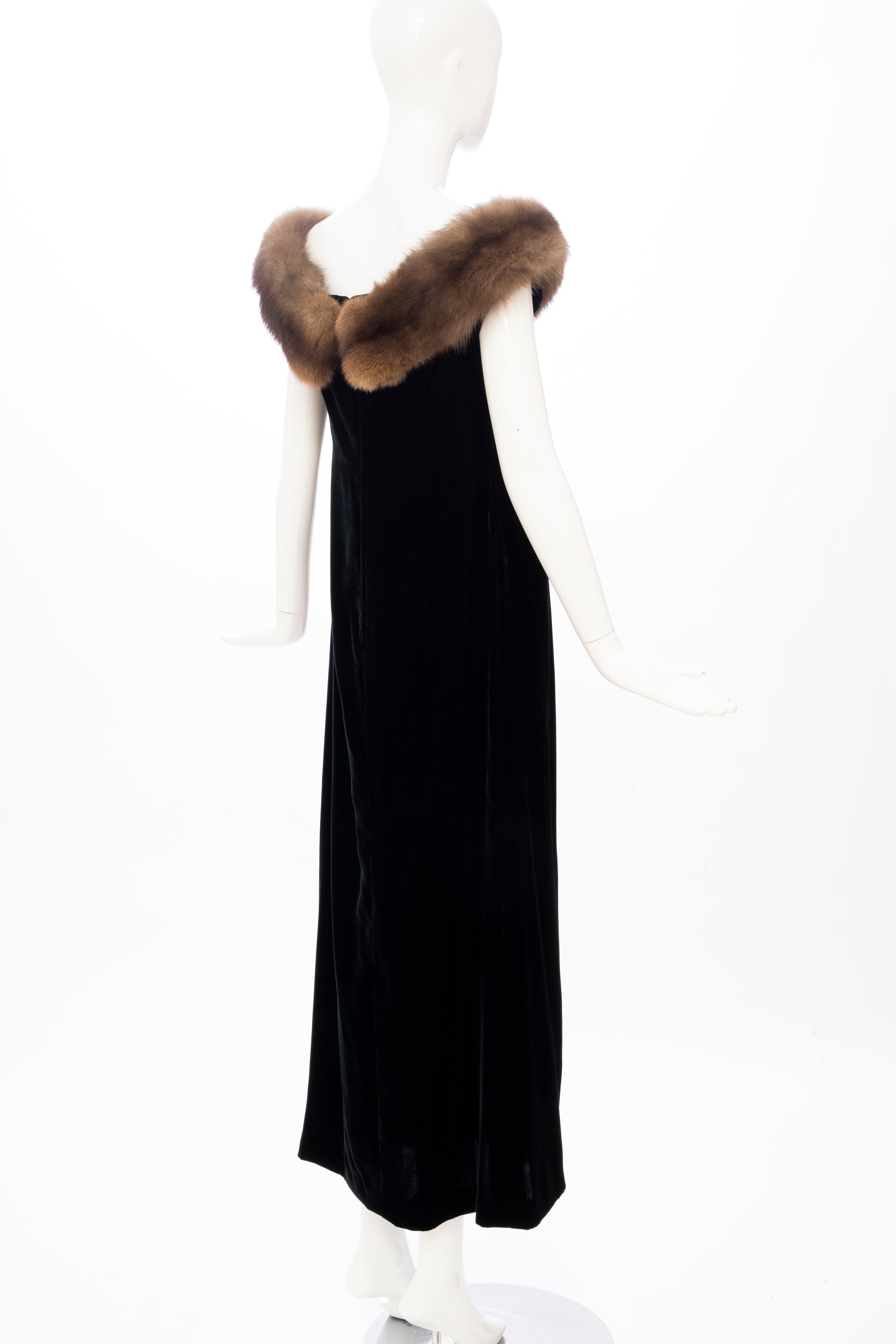 Bill Blass Black Silk Velvet Evening Dress Off-Shoulder Sable Neckline, Fall 1984 For Sale 2