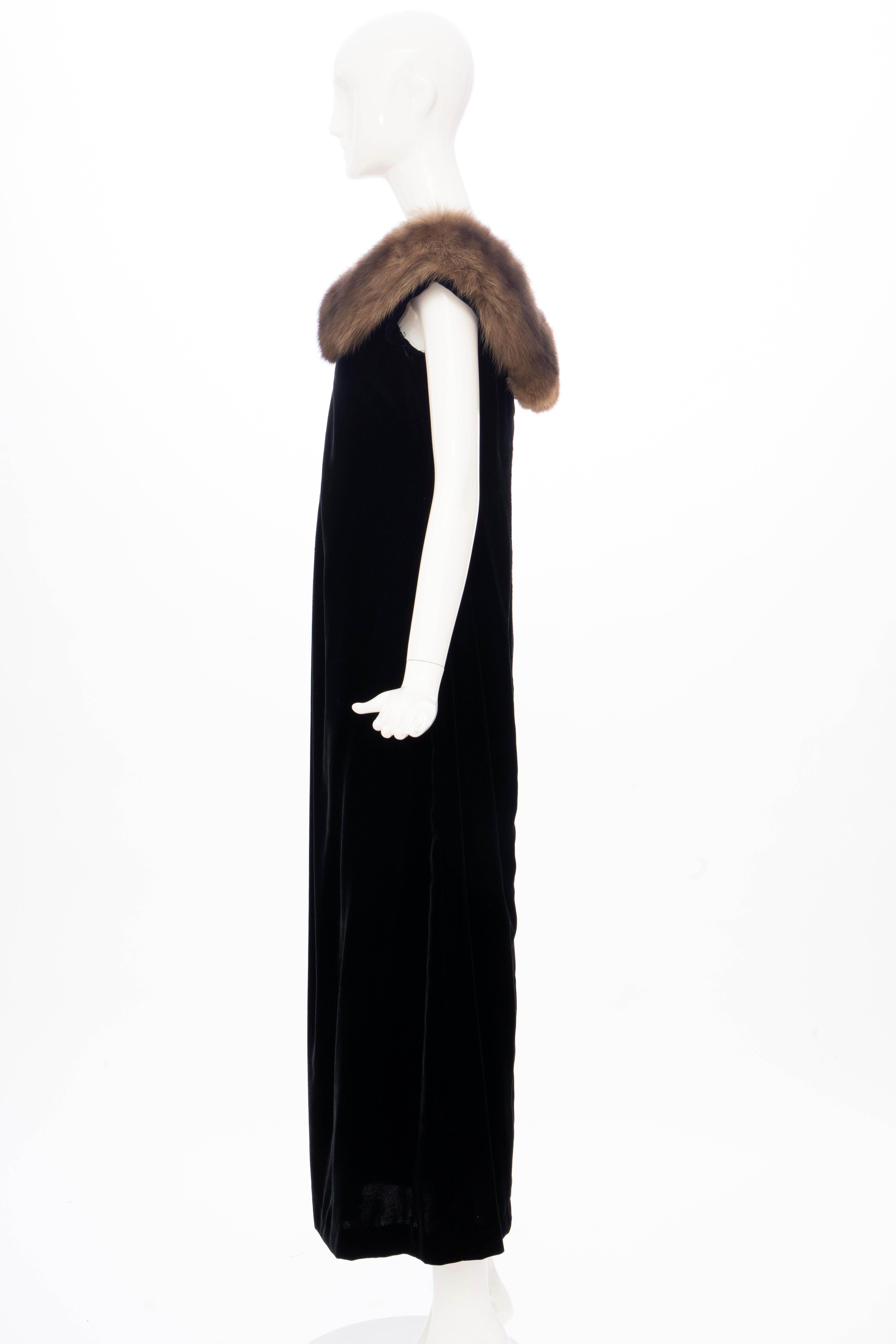 Bill Blass Black Silk Velvet Evening Dress Off-Shoulder Sable Neckline, Fall 1984 For Sale 5