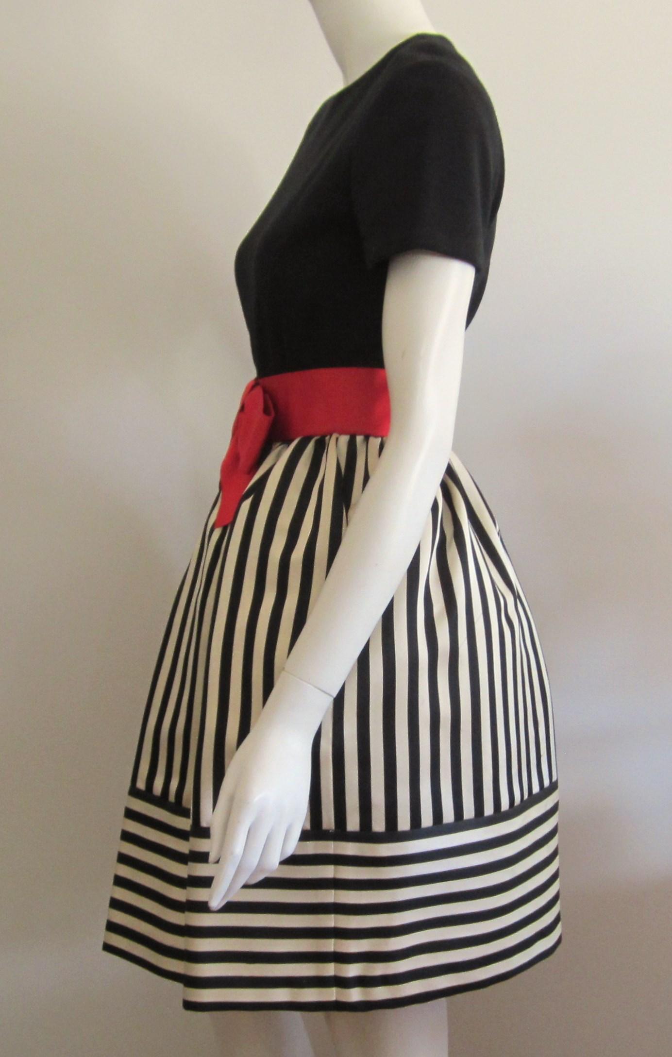 Bill Blass Black & White red striped baby doll dress W/ pockets, 1980s Size 4  For Sale 1