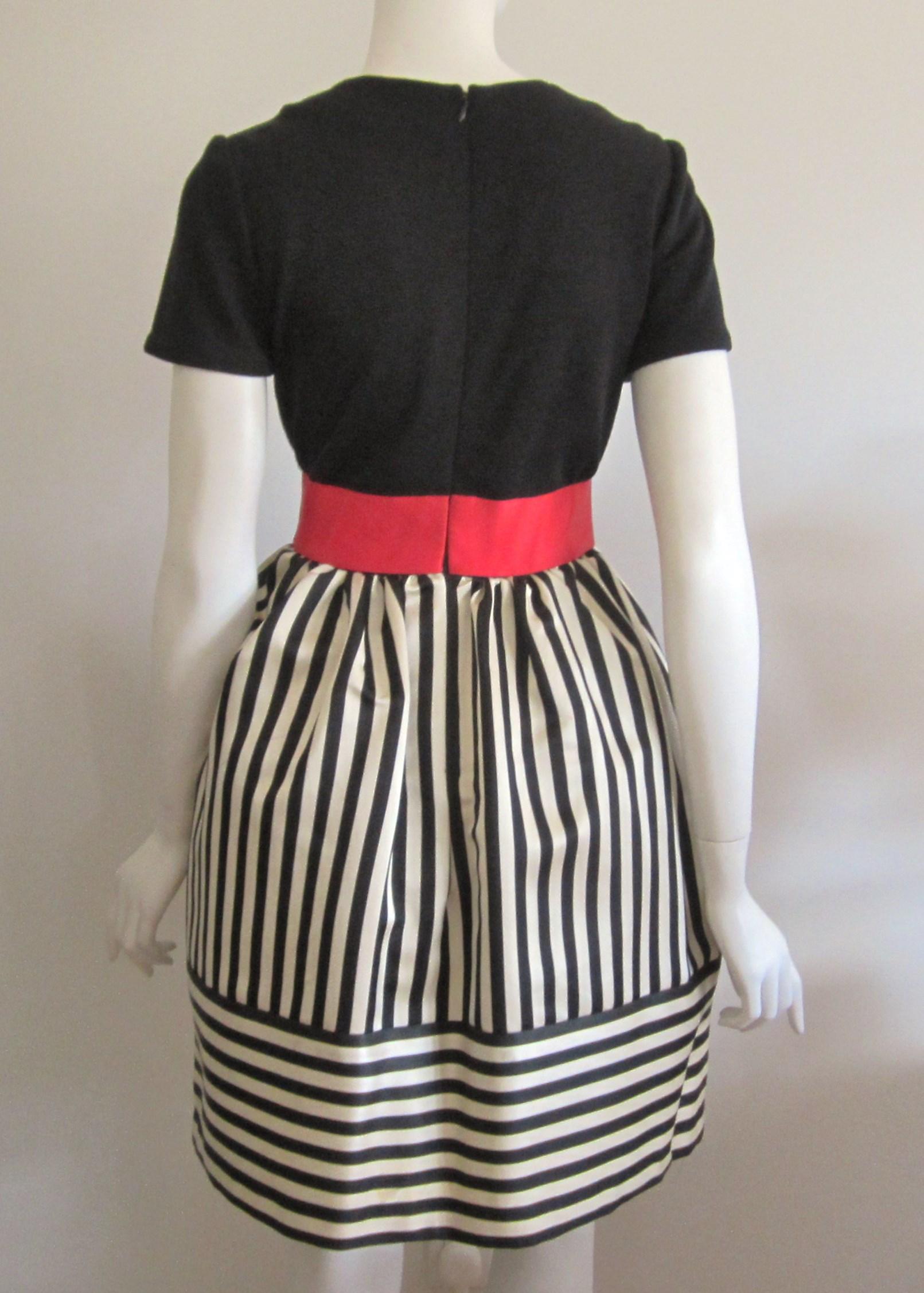 Bill Blass Black & White red striped baby doll dress W/ pockets, 1980s Size 4  For Sale 2