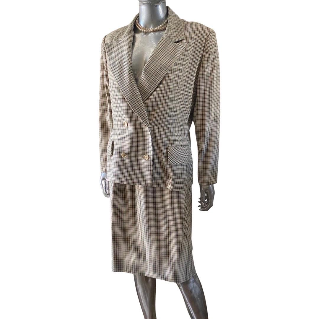 It’s very hard to find a Ametican Designer Collection quality Suit in plus sizes. This rare beautiful suit was custom ordered at Saks fifth Avenue and made by the Bill Blass factory in New York. Jacket and skirt fully lined in butter creme silk. 