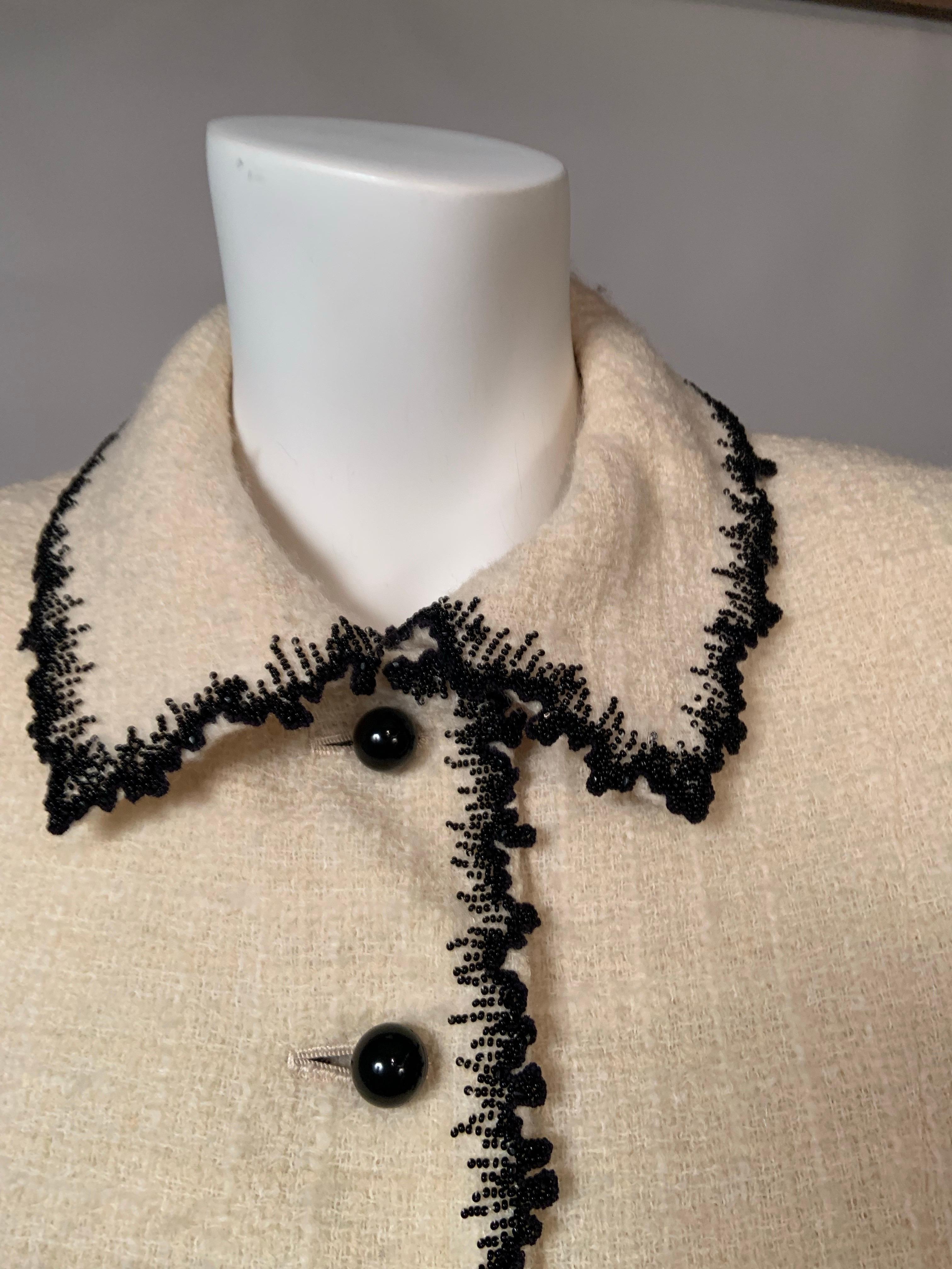 Bill Blass Chaqueta de lana color crema con adornos de cuentas negras Blanco en venta