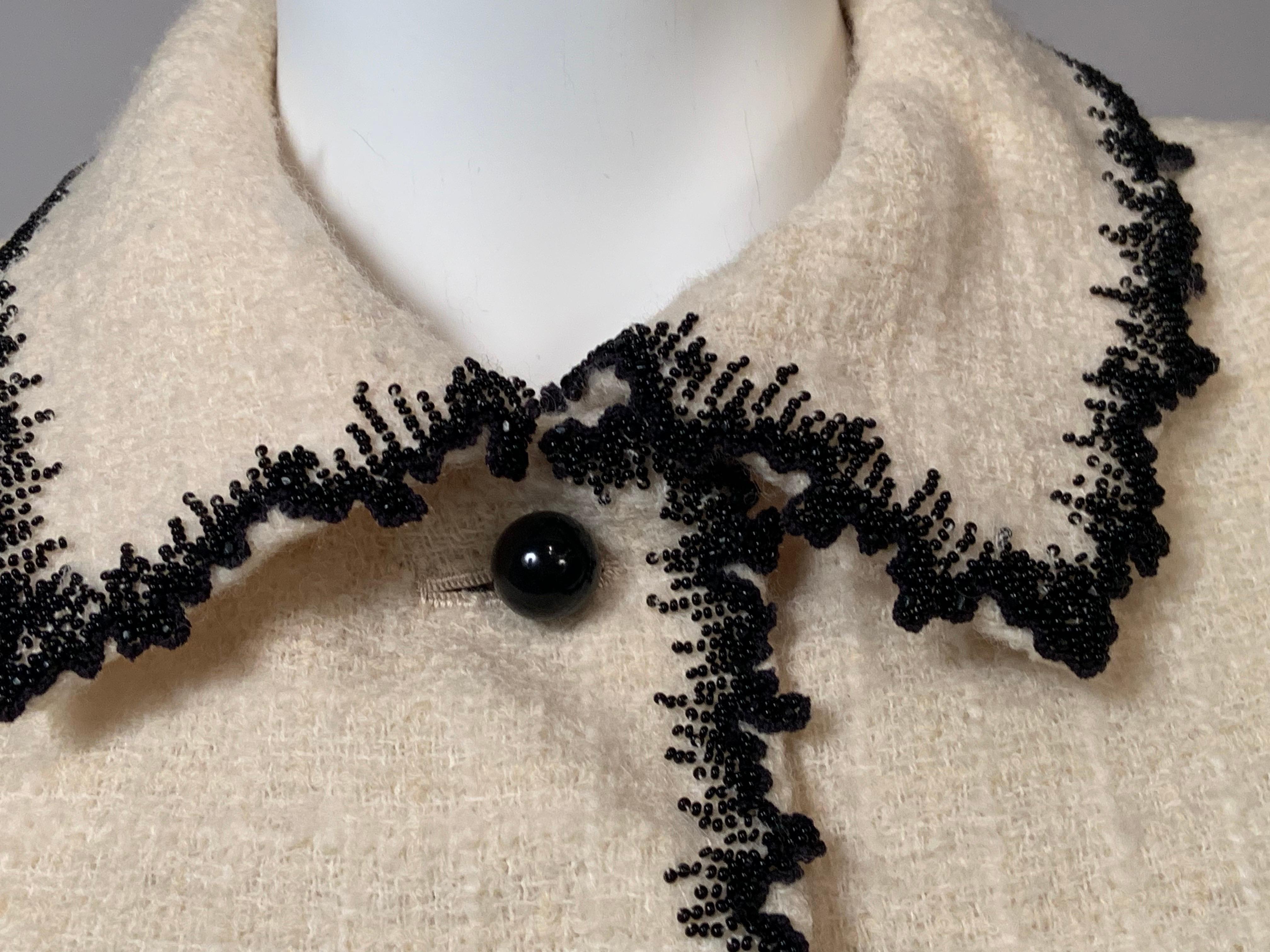 Bill Blass Chaqueta de lana color crema con adornos de cuentas negras en Excelente estado para la venta en New Hope, PA